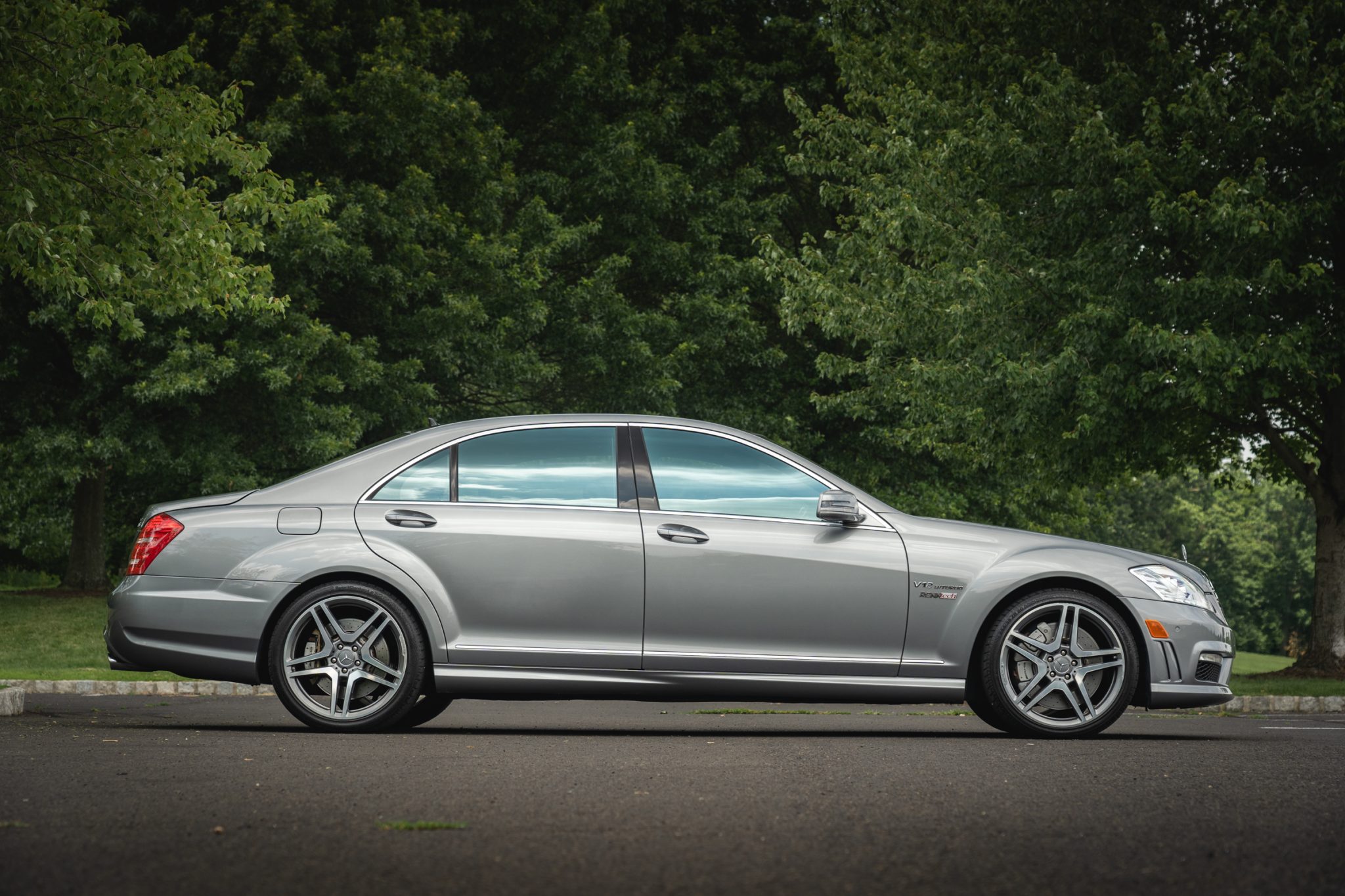 Mercedes-Benz W221 S-Class 