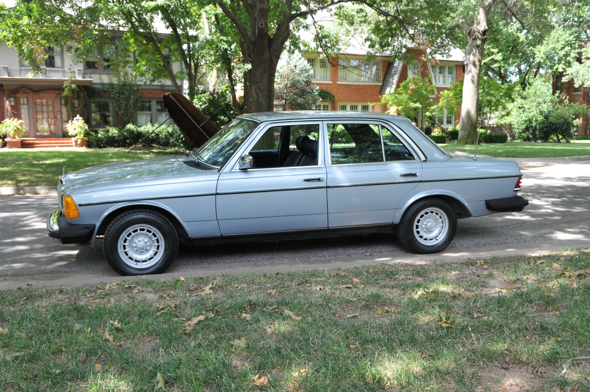 Mercedes-Benz W123 