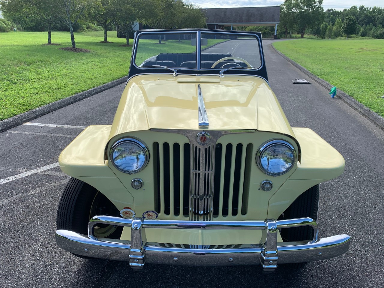 Willys Jeepster 