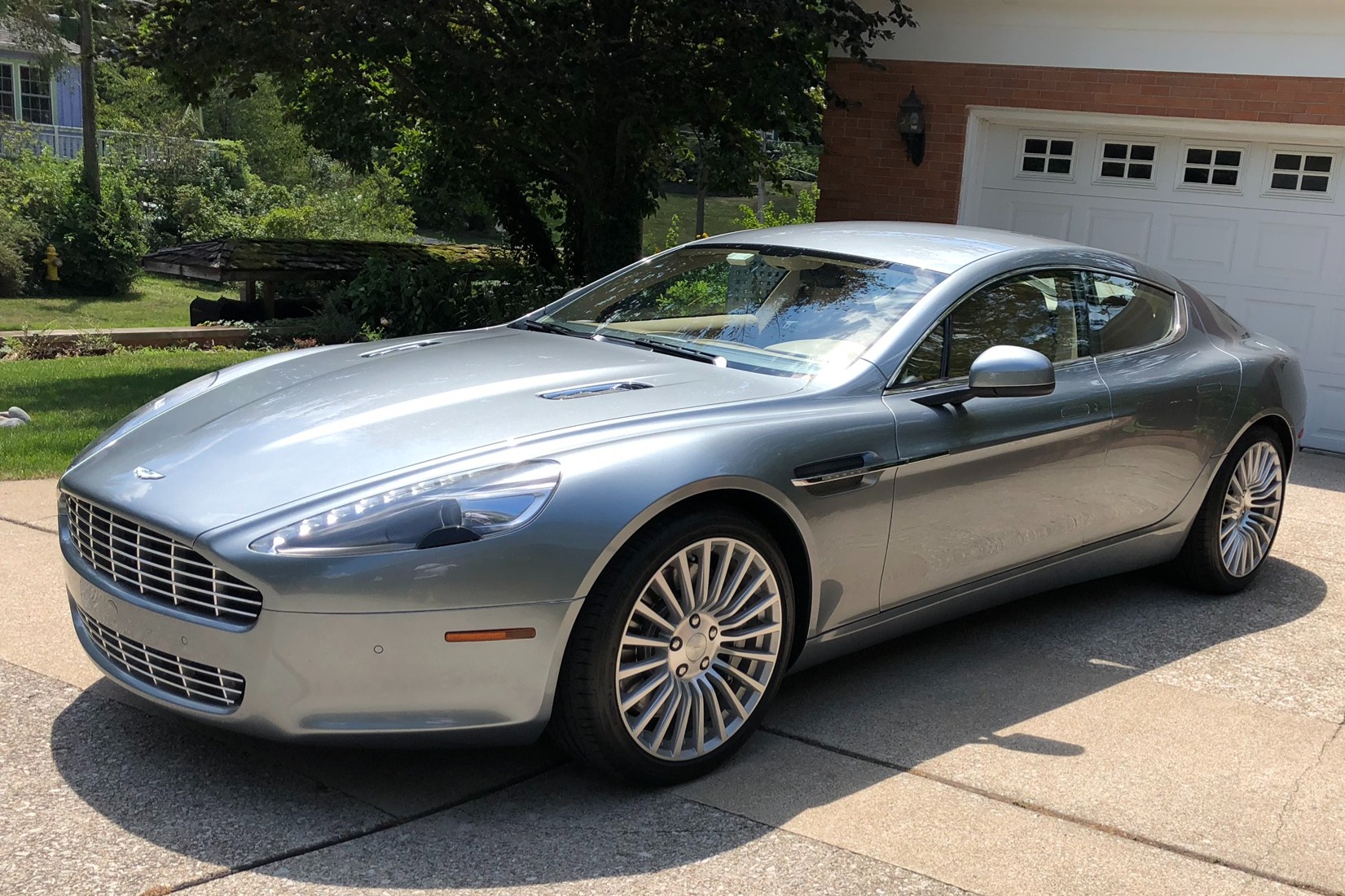 Aston Martin Rapide 