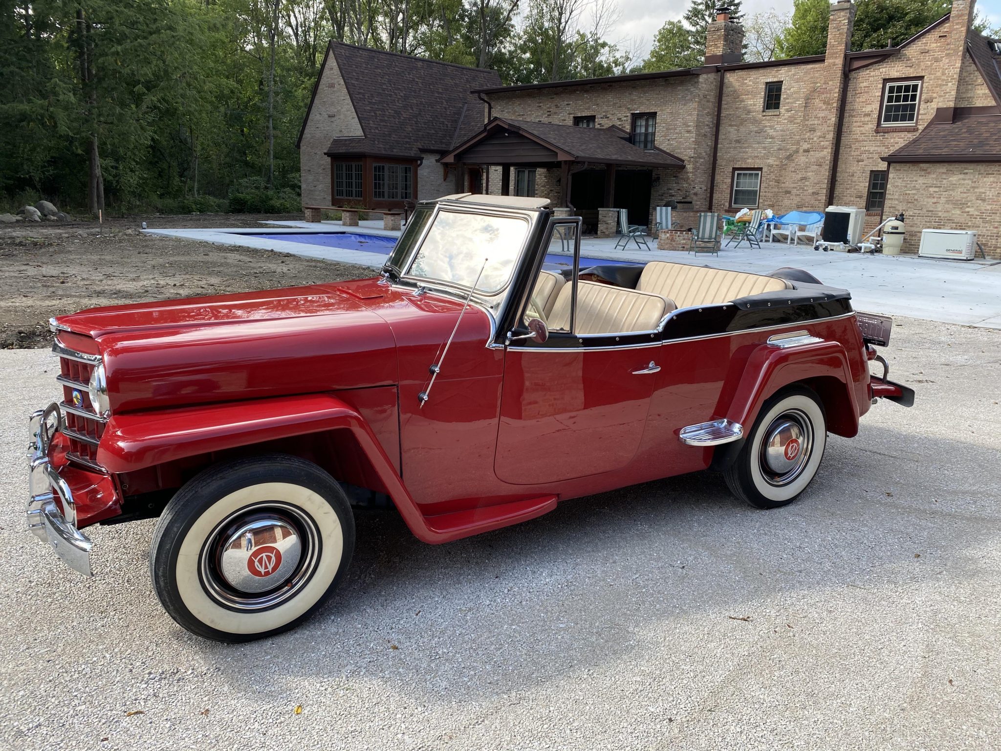 Willys Jeepster 