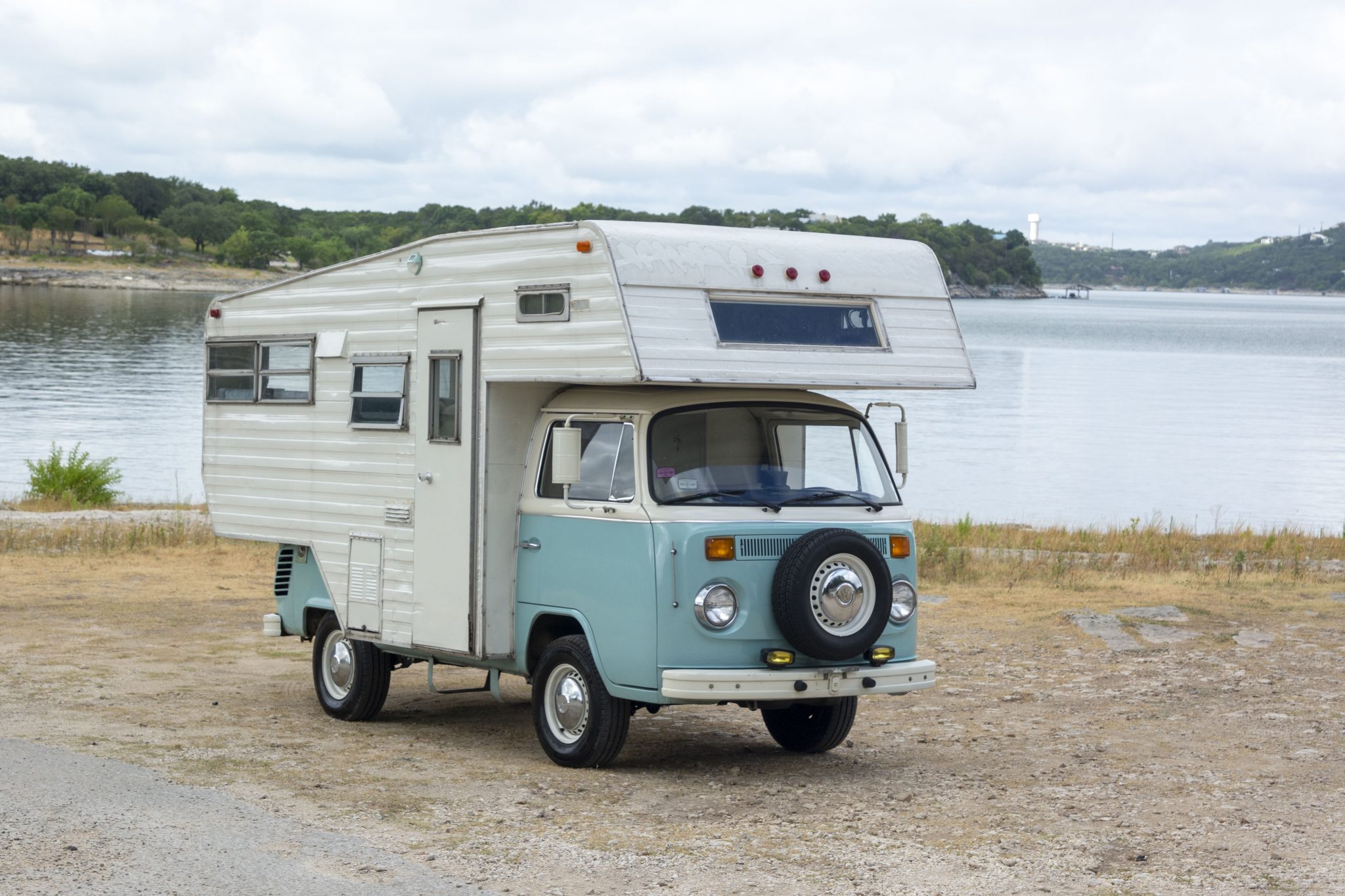 Volkswagen Bay-Window Camper 