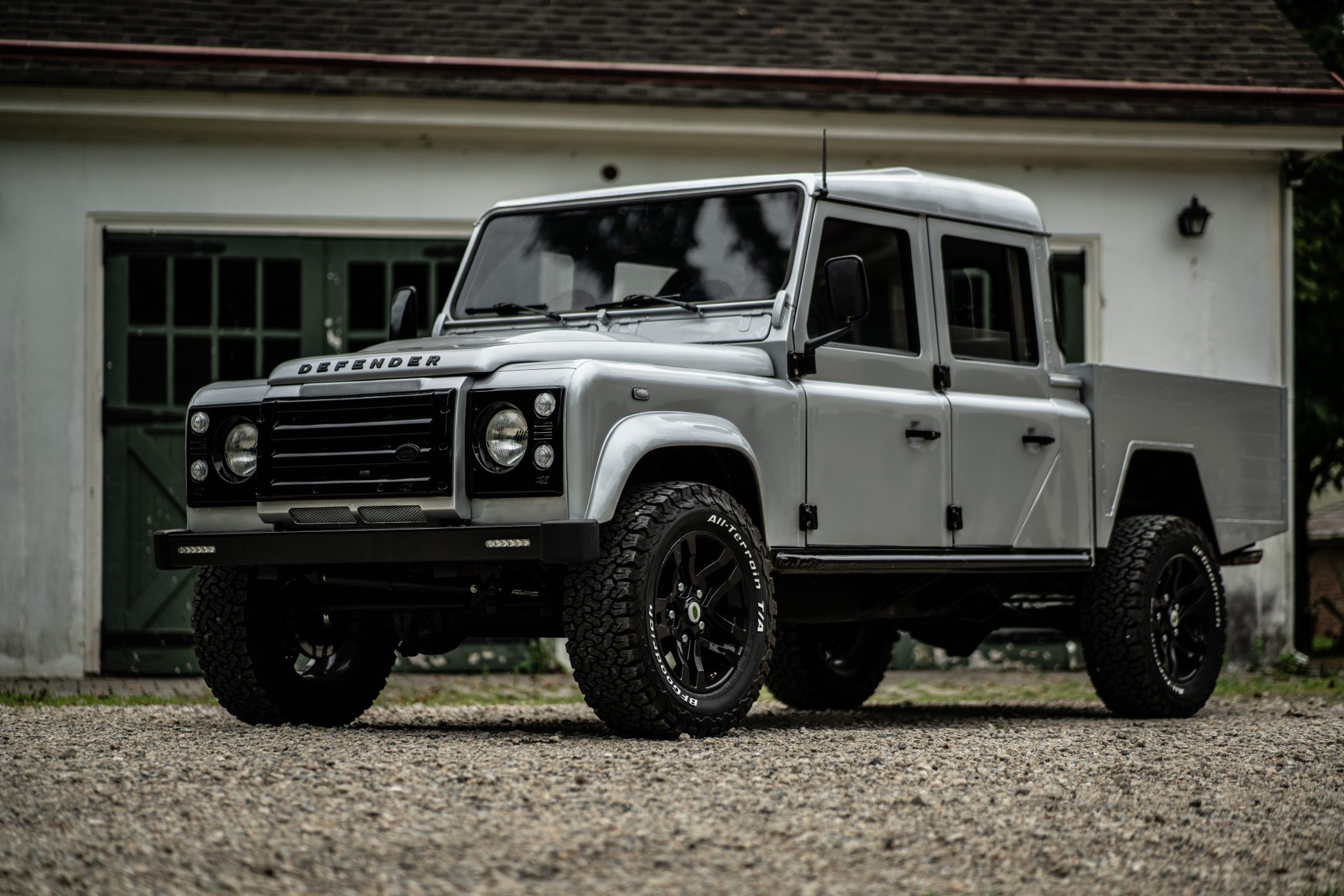Land Rover 127 / Defender 130 