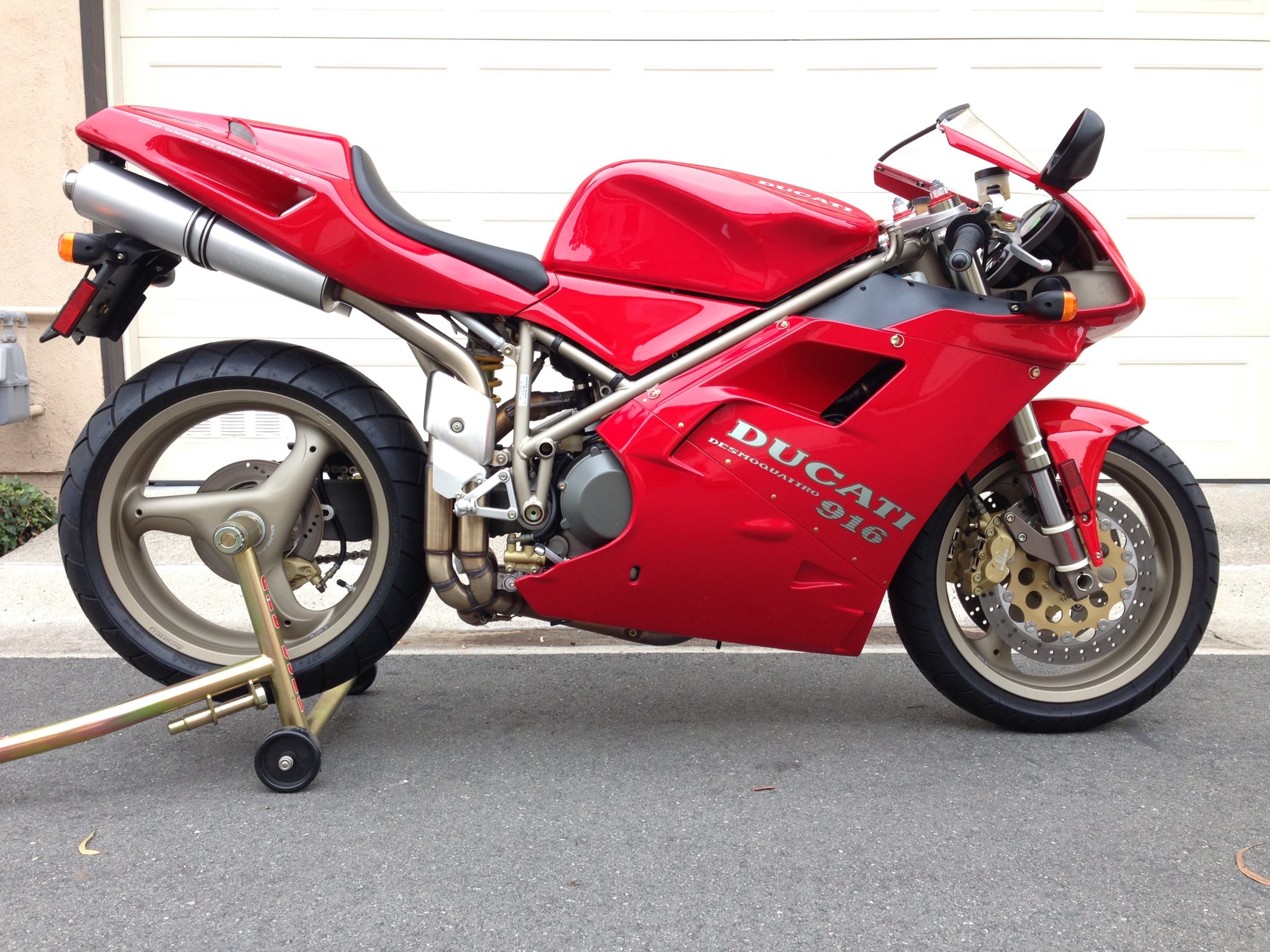 Ducati 916 
