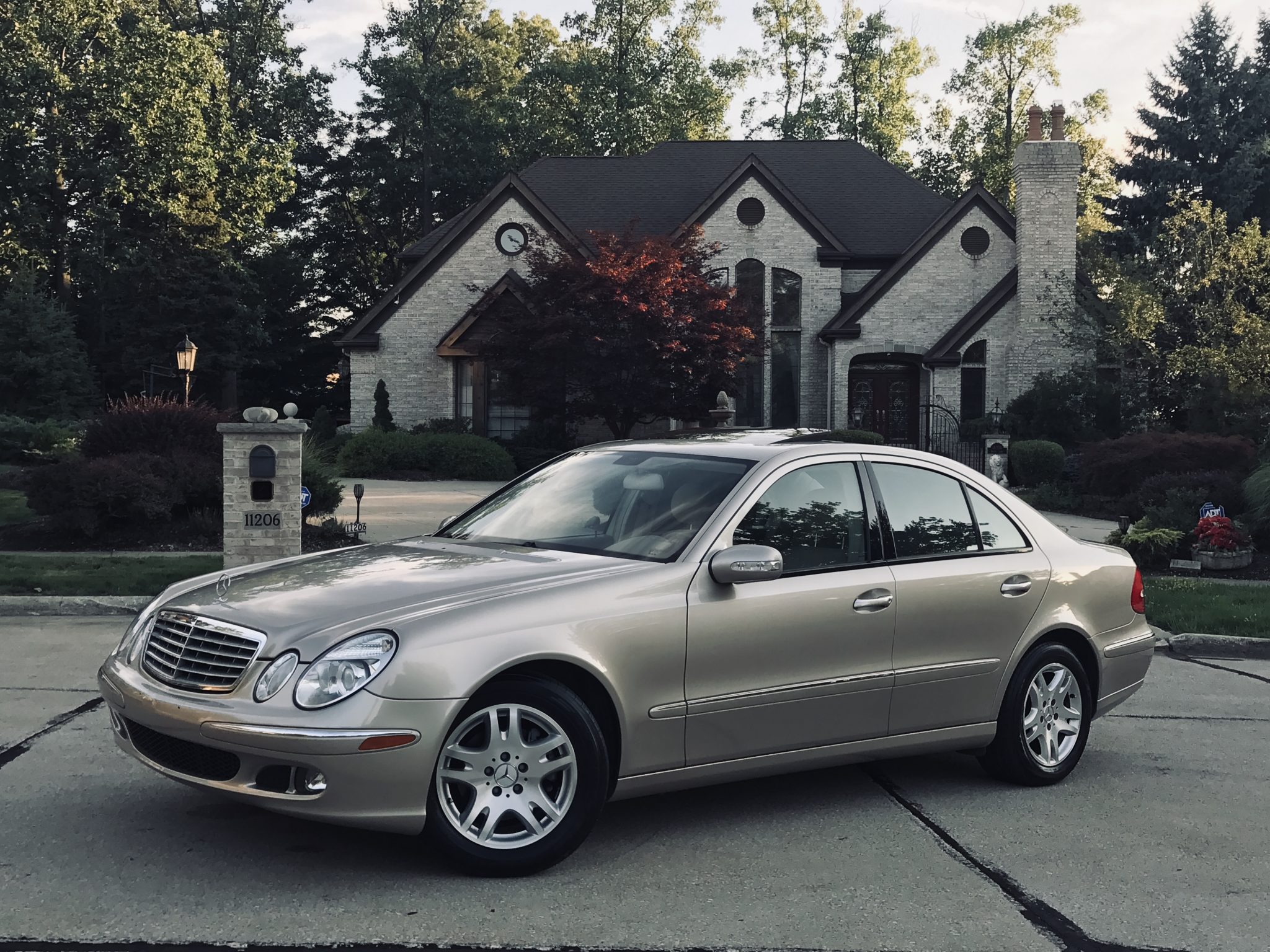Mercedes-Benz W211 E-Class 