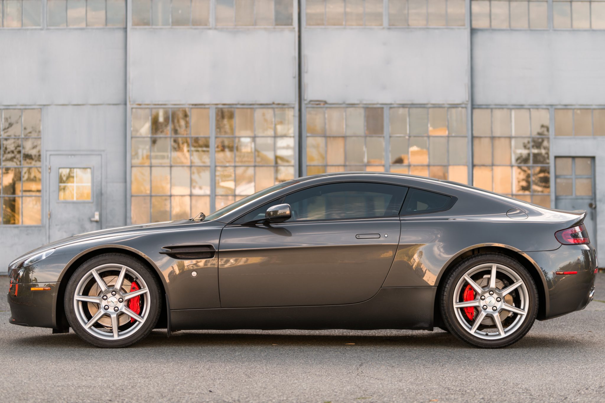 Aston Martin V8 Vantage (2006+) 