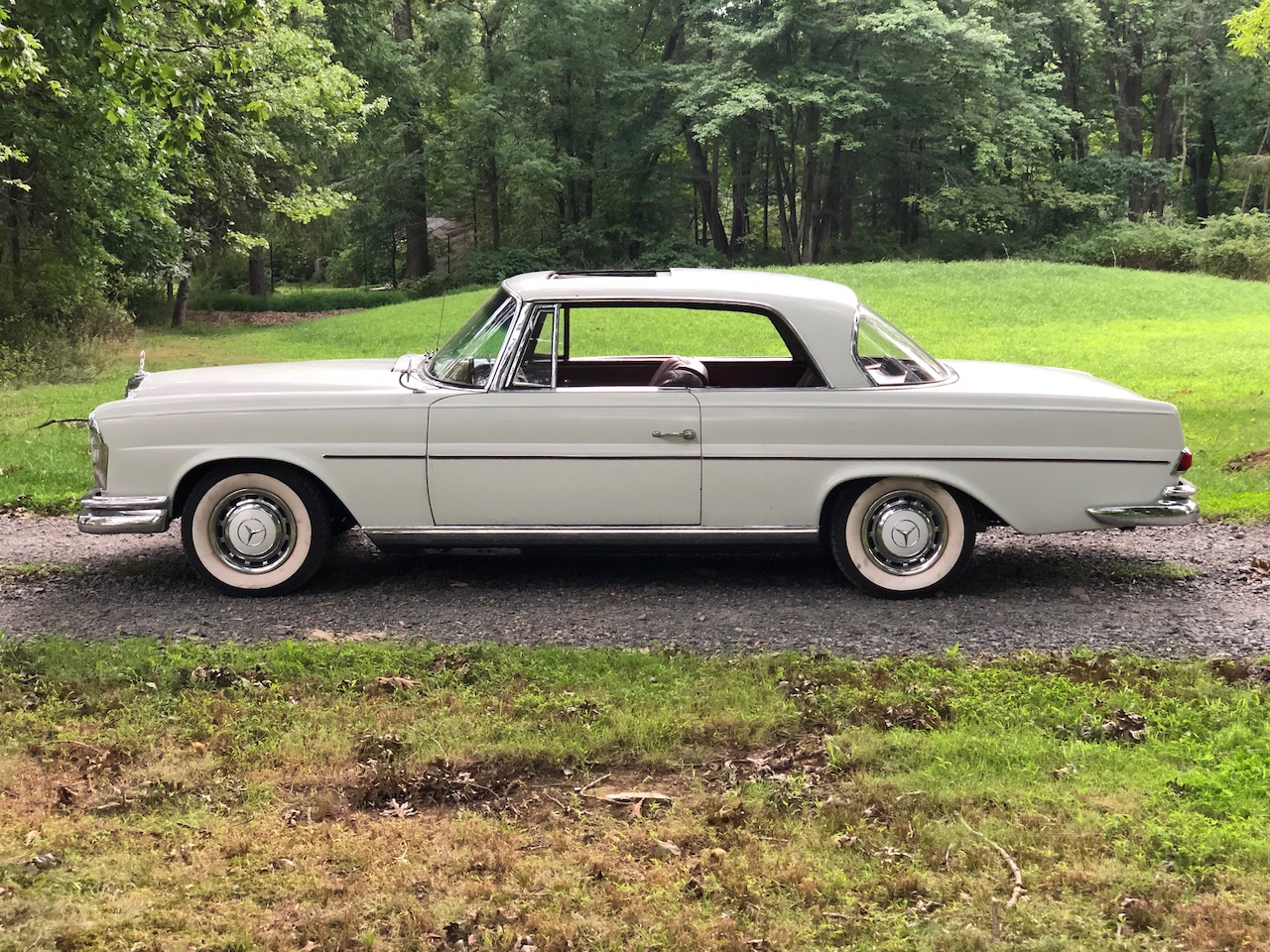 Mercedes-Benz W111 Coupe & Cabriolet 