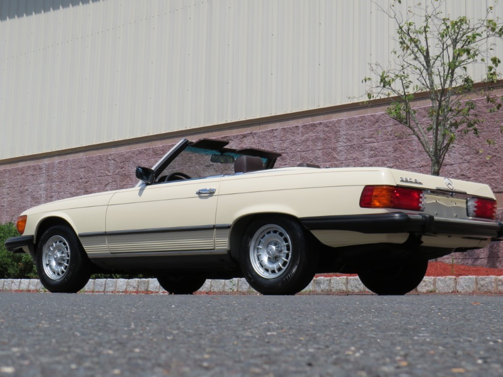 Mercedes-Benz R107 SL 