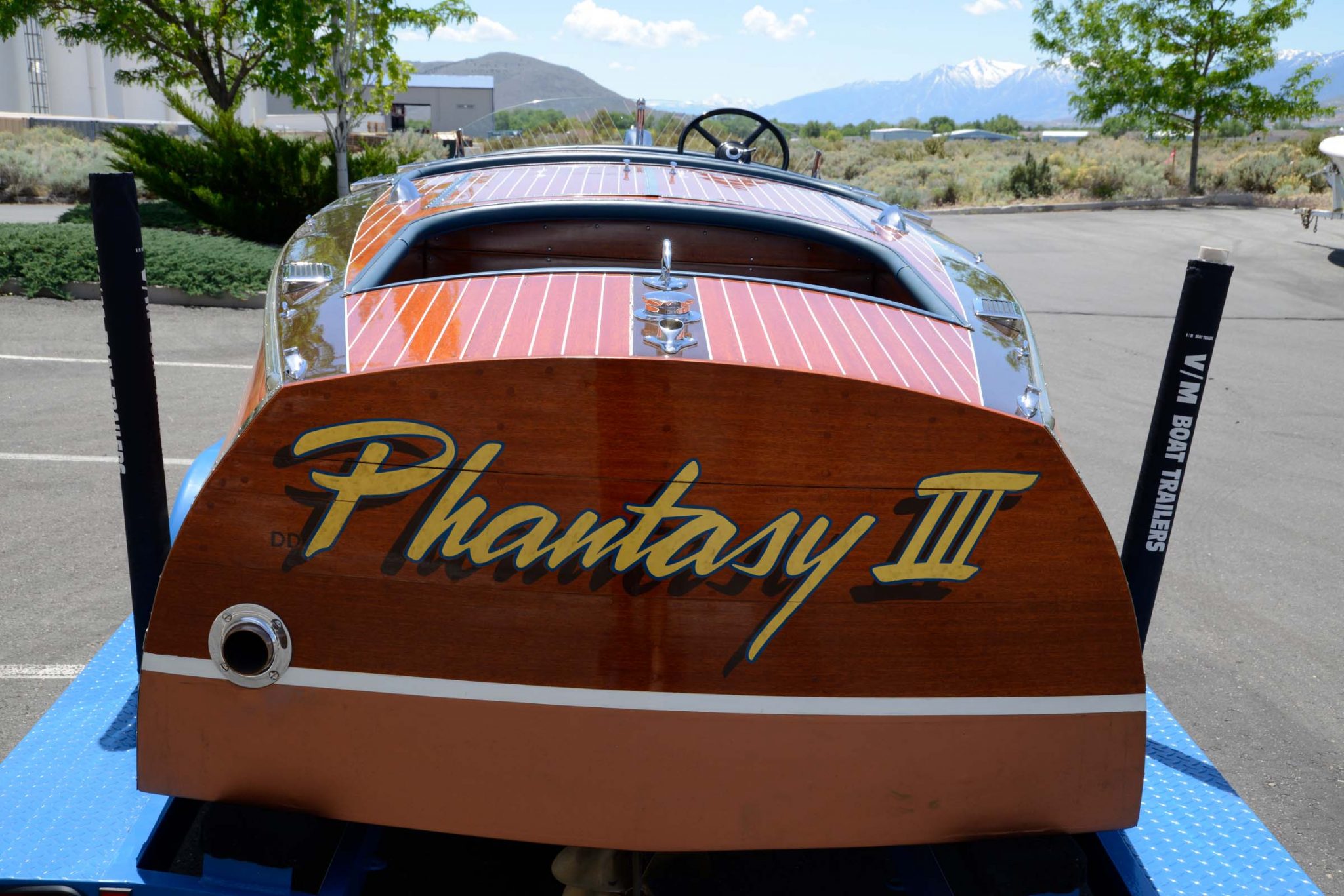Chris-Craft 21′ Triple-Cockpit Runabout 