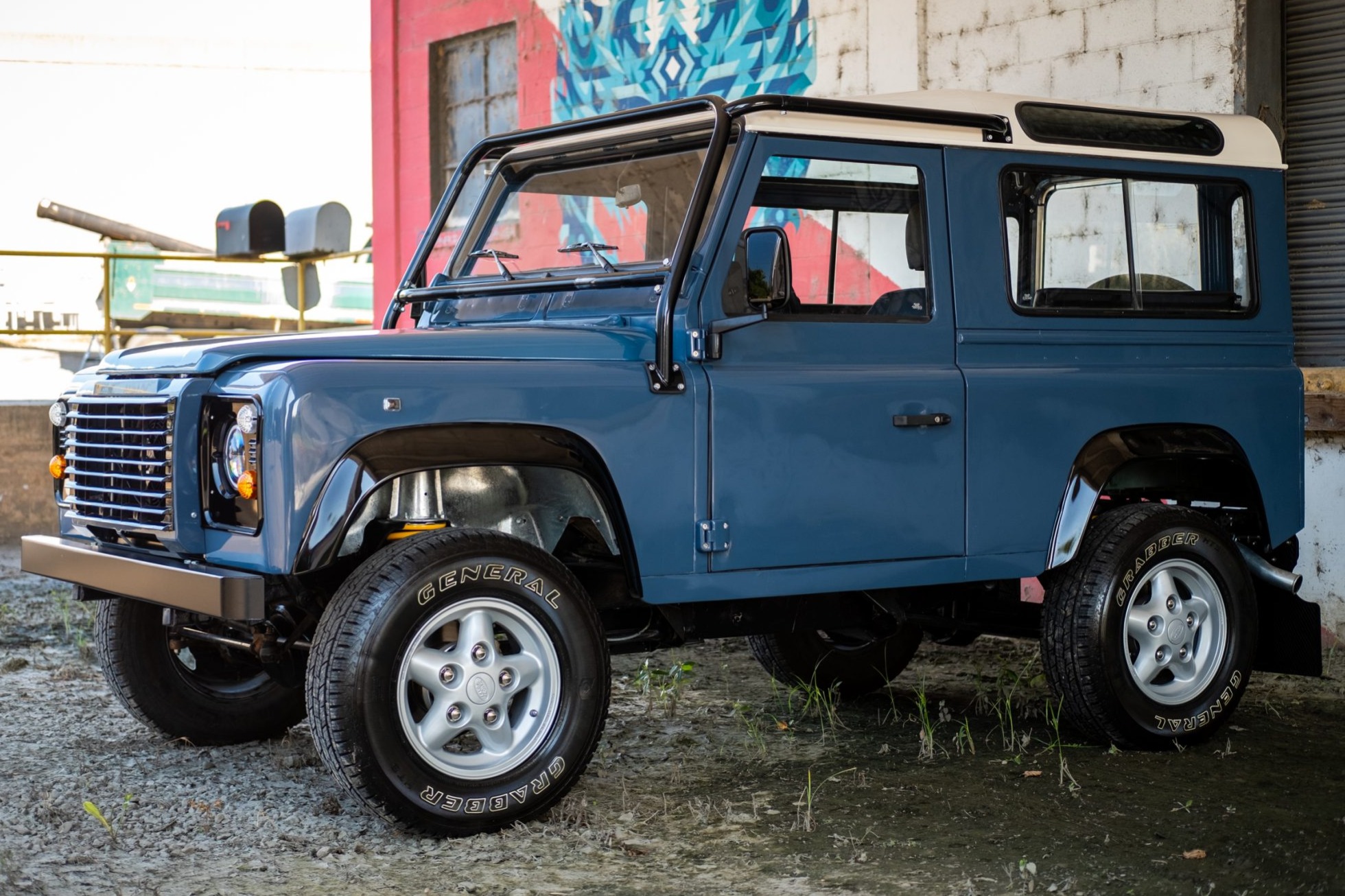 Land Rover 90 / Defender 90 (Euro Spec) 