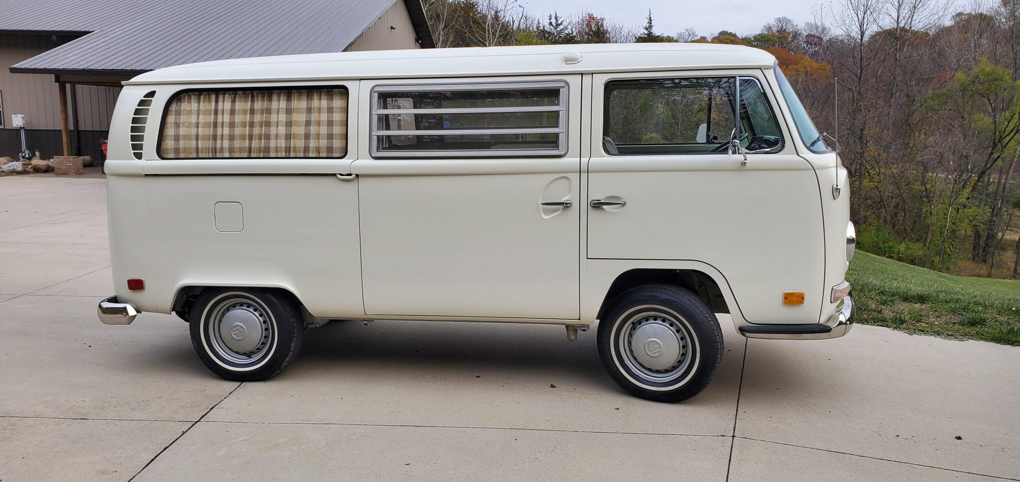 Volkswagen Bay-Window Camper 