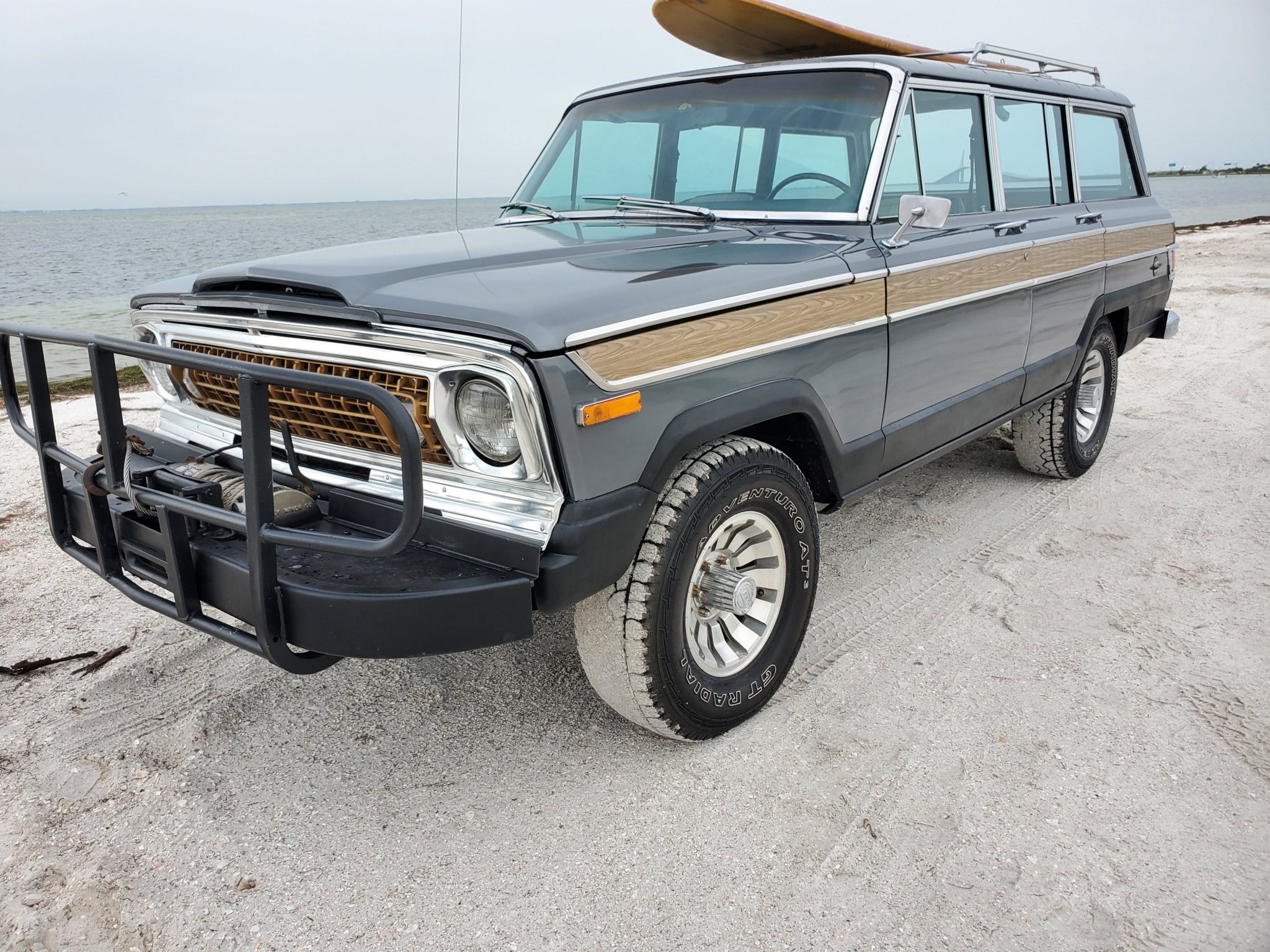 Jeep SJ Wagoneer 