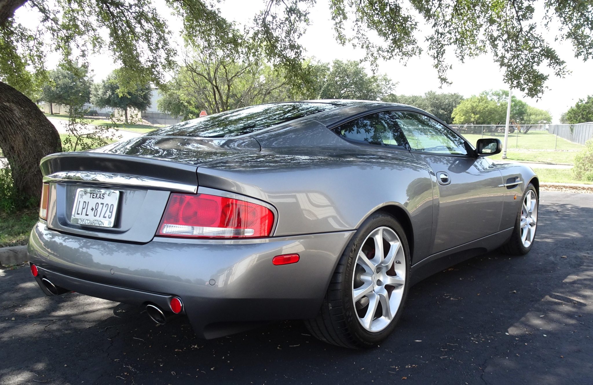 Aston Martin Vanquish 