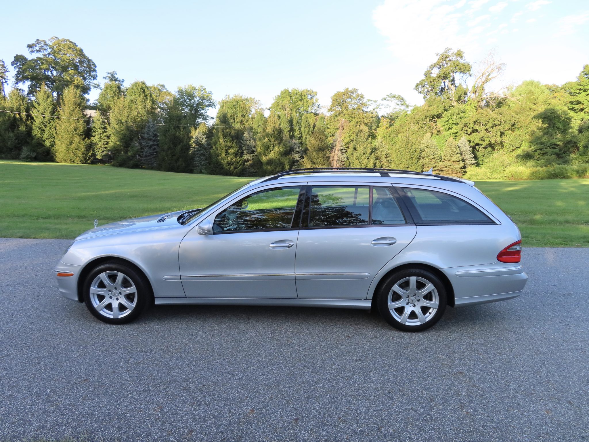Mercedes-Benz W211 E-Class 
