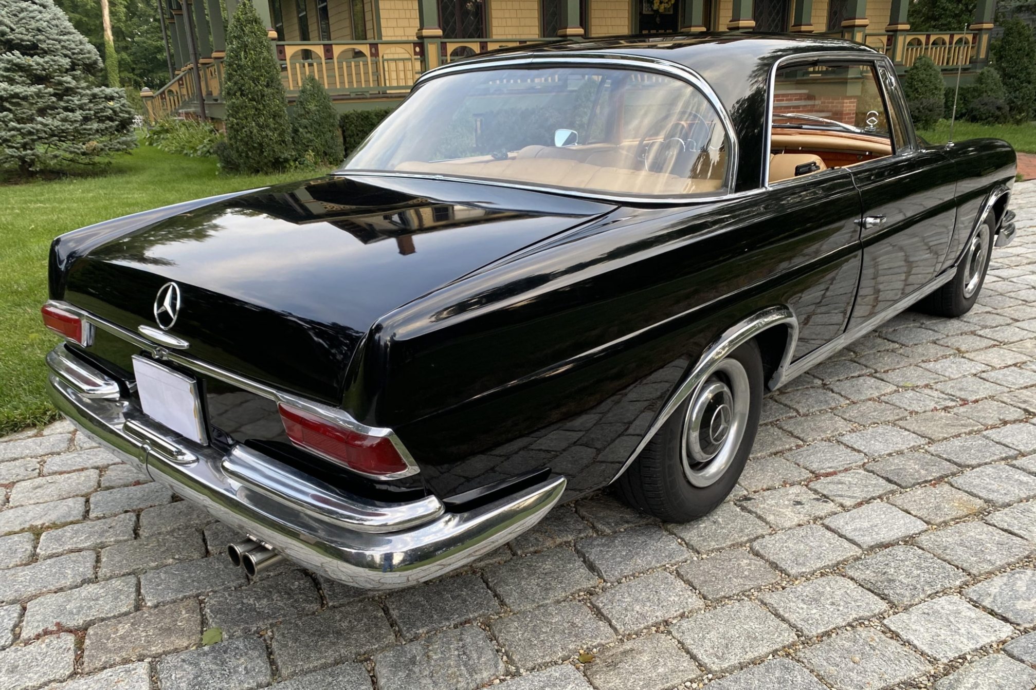 Mercedes-Benz W111 Coupe & Cabriolet 