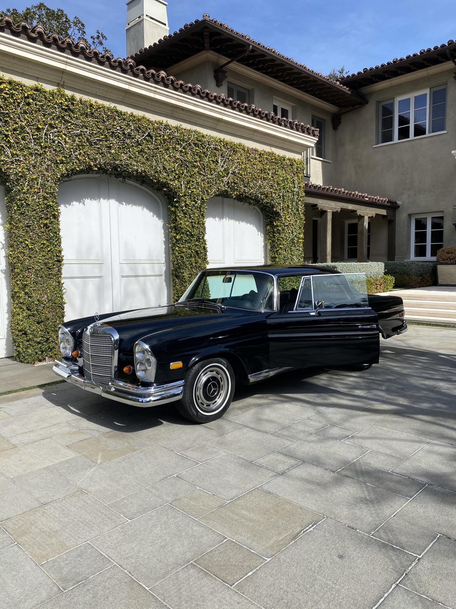Mercedes-Benz W111 Coupe & Cabriolet 