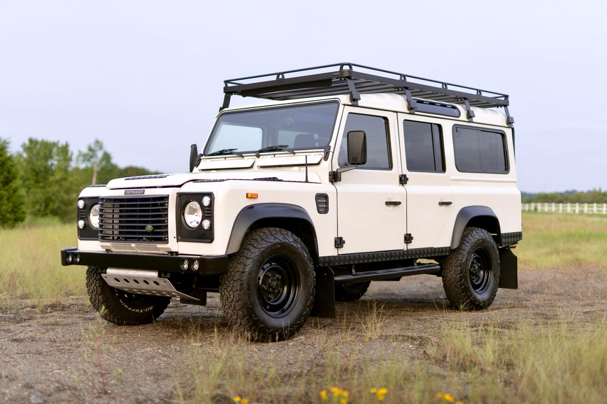 Land Rover 110 / Defender 110 (Euro Spec) 