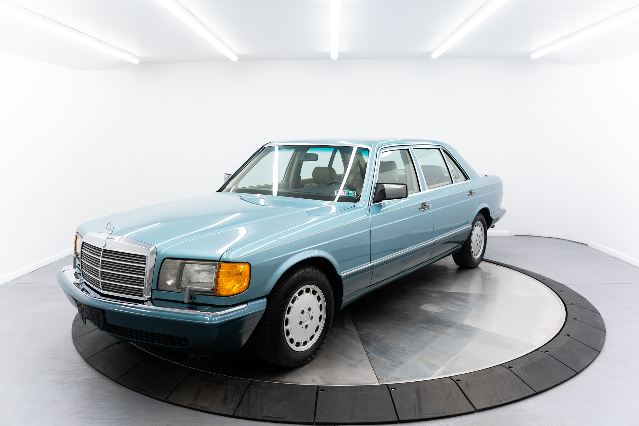 Mercedes-Benz W126 S-Class 