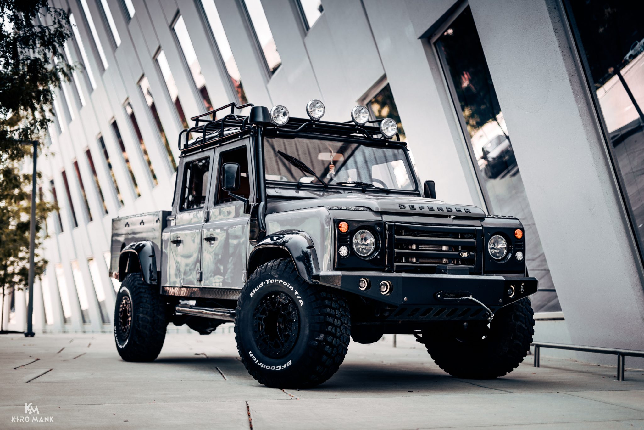 Land Rover 127 / Defender 130 