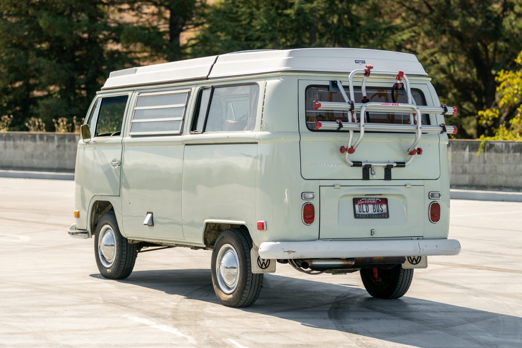 Volkswagen Bay-Window Camper 