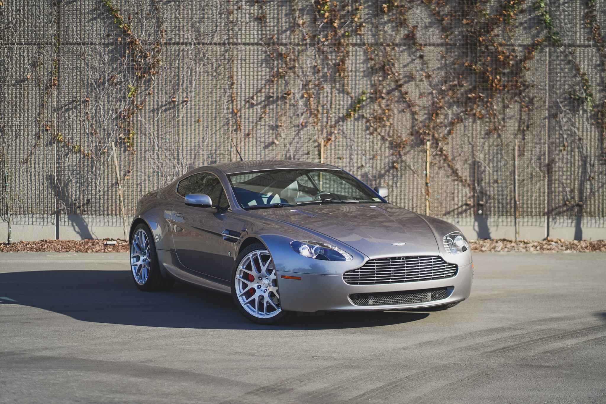 Aston Martin V8 Vantage (2006+) 