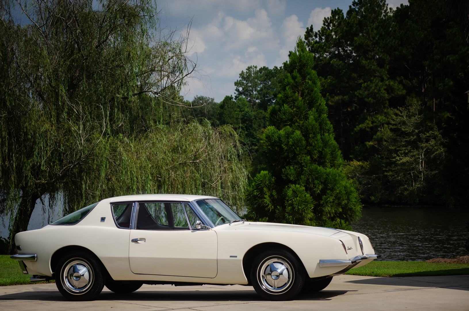 1963 Studebaker Avanti 