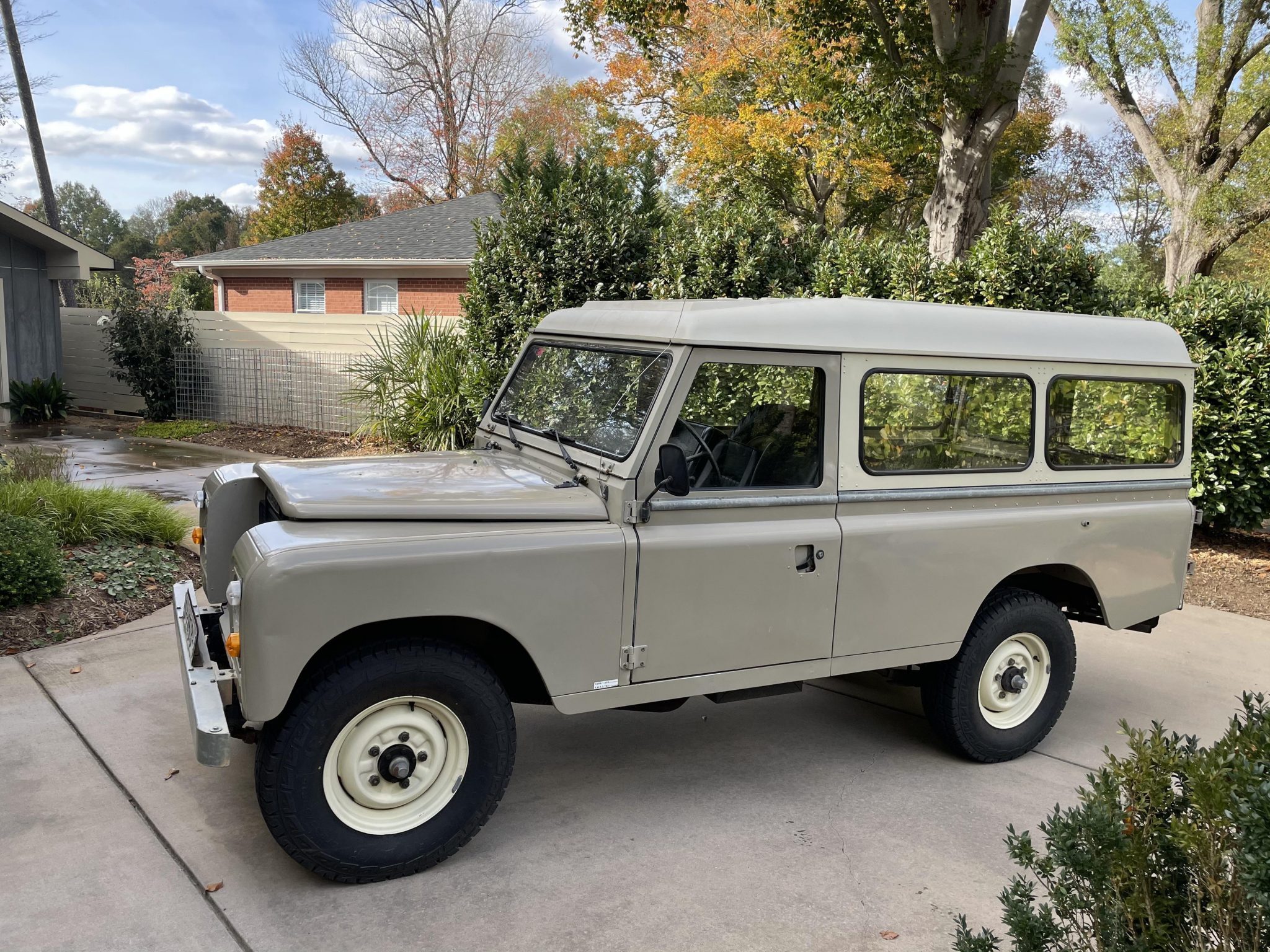 Land Rover 110 / Defender 110 (Euro Spec) 