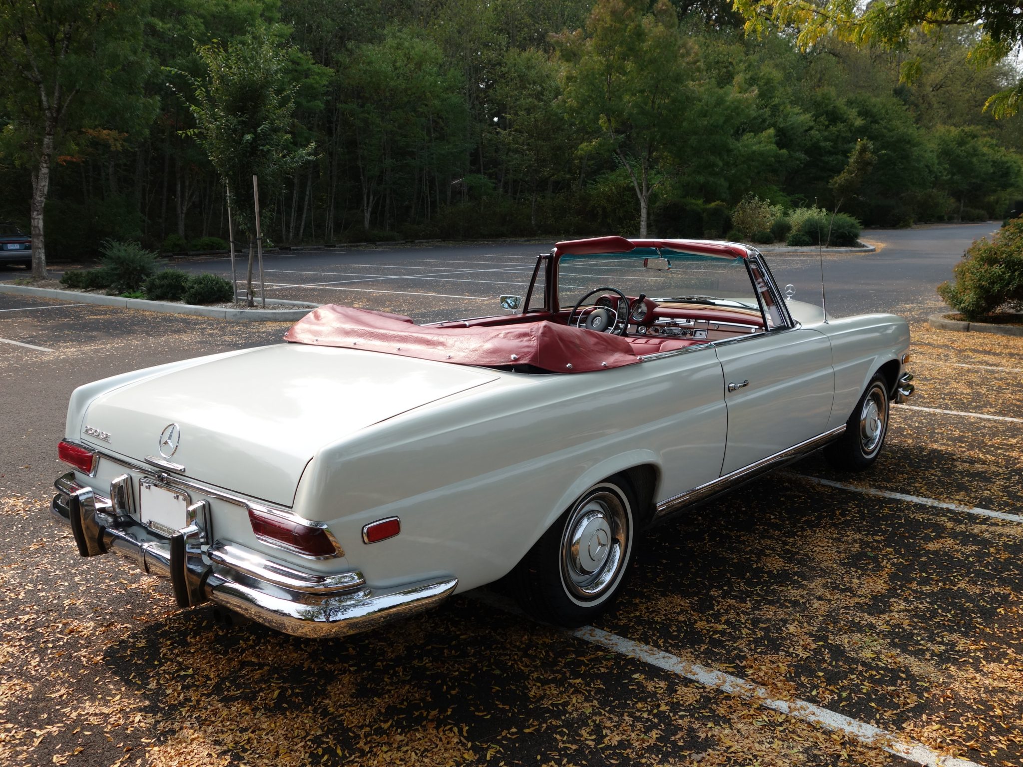 Mercedes-Benz W111 Coupe & Cabriolet 