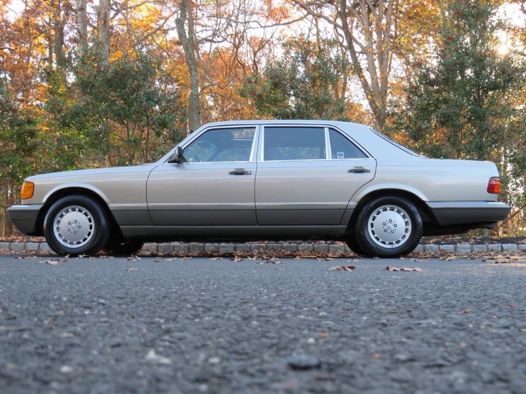 Mercedes-Benz W126 S-Class 