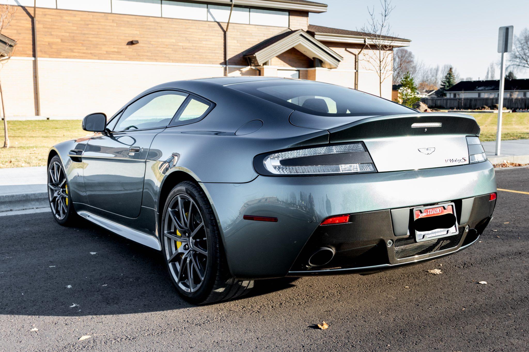Aston Martin V12 Vantage 