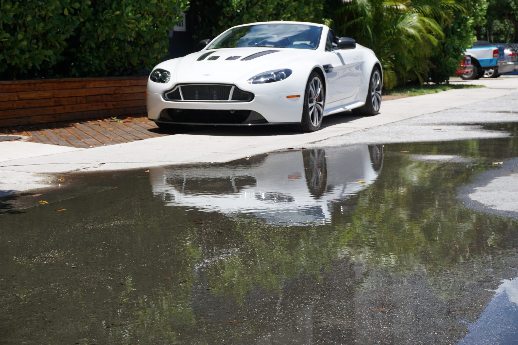Aston Martin V12 Vantage 