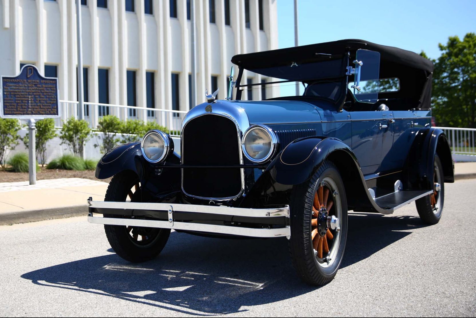 Chrysler B-70 Touring 