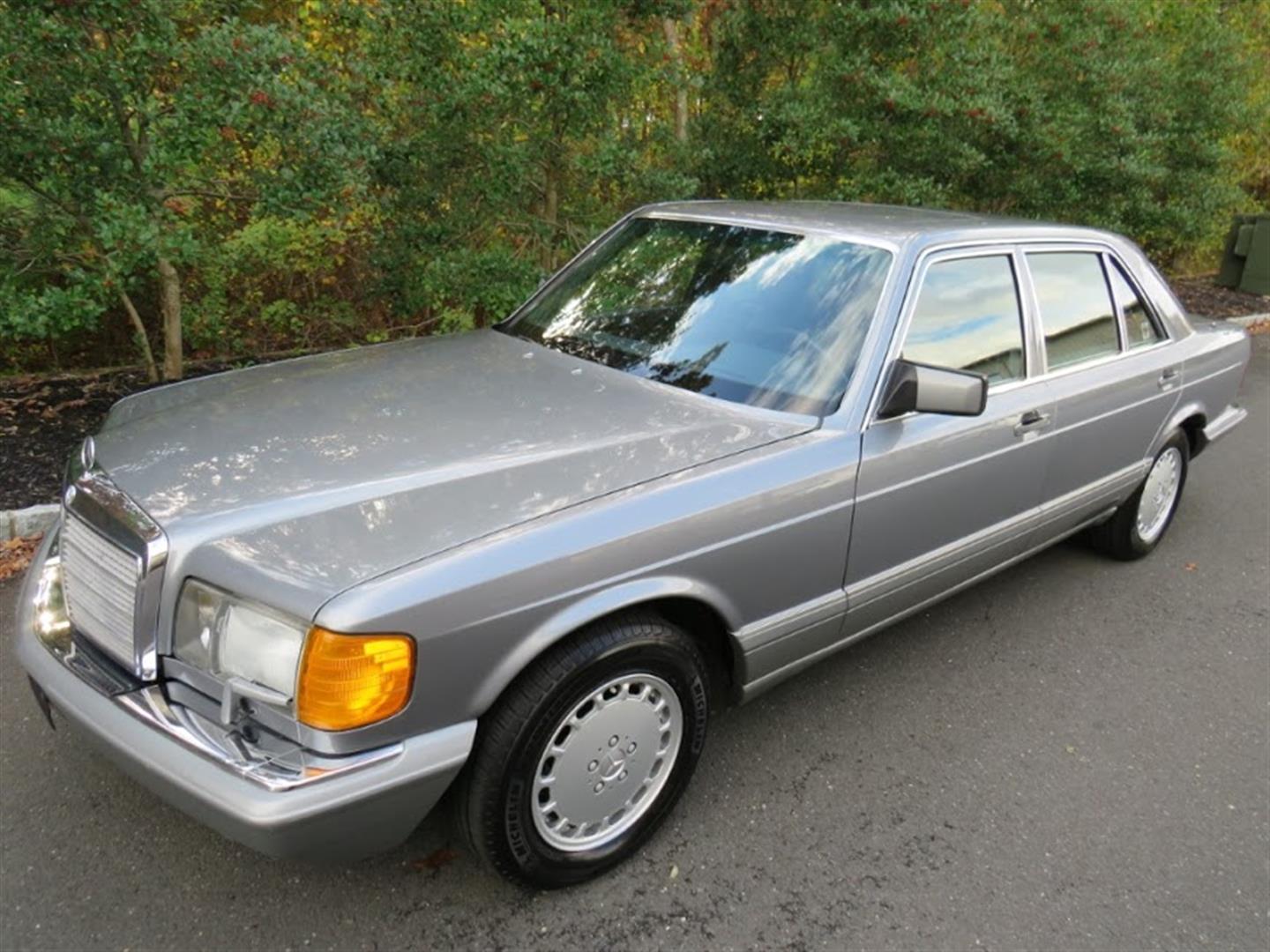 Mercedes-Benz W126 S-Class 