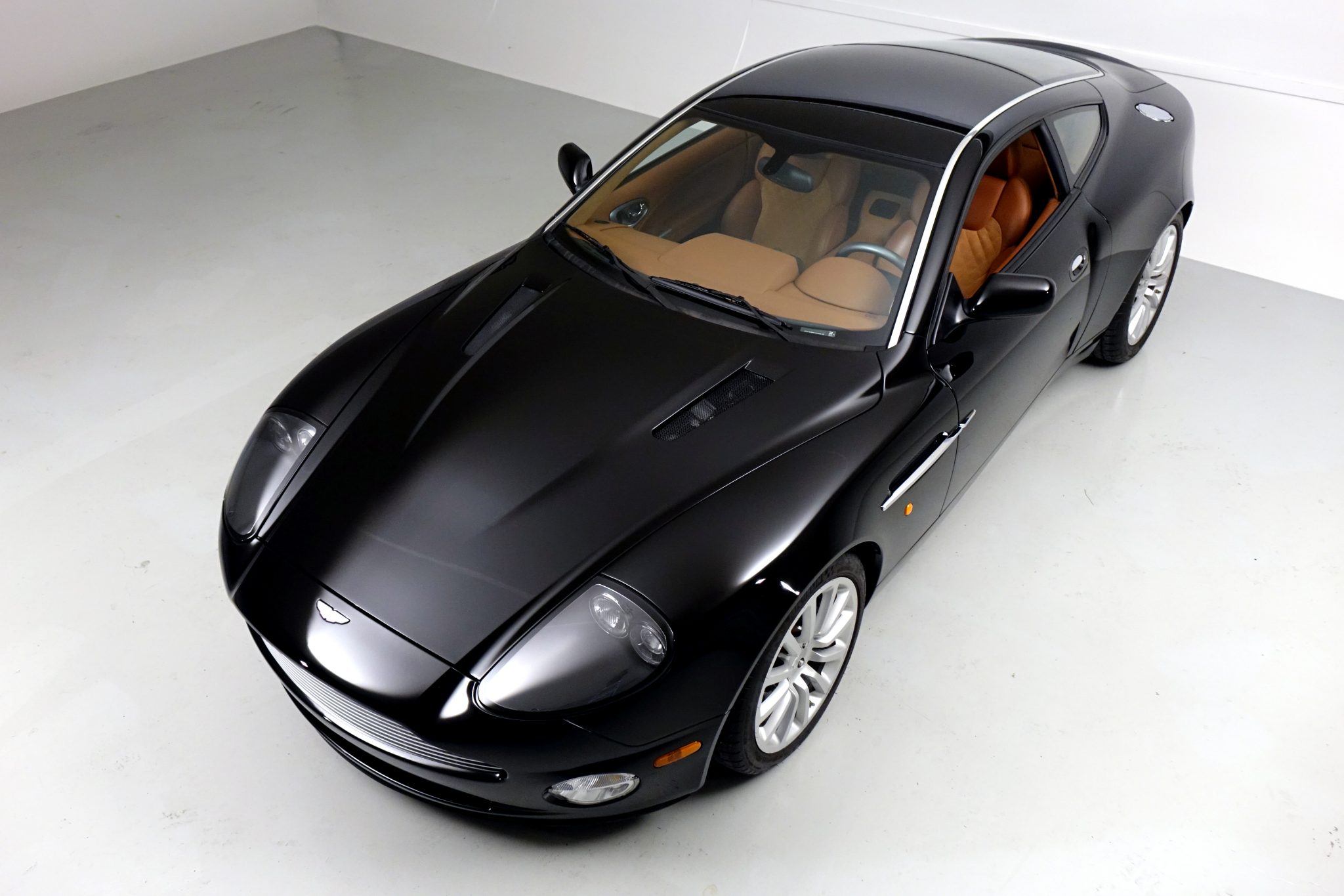 Aston Martin Vanquish 