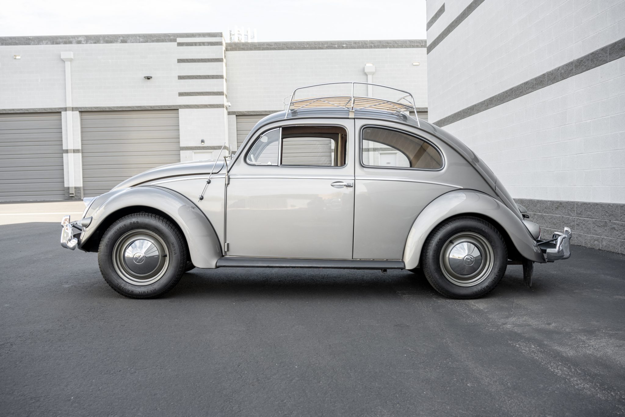 Volkswagen Beetle (Oval Window) 