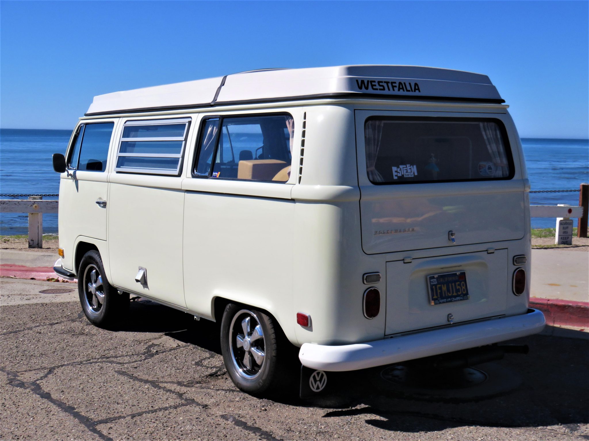 Volkswagen Bay-Window Camper 