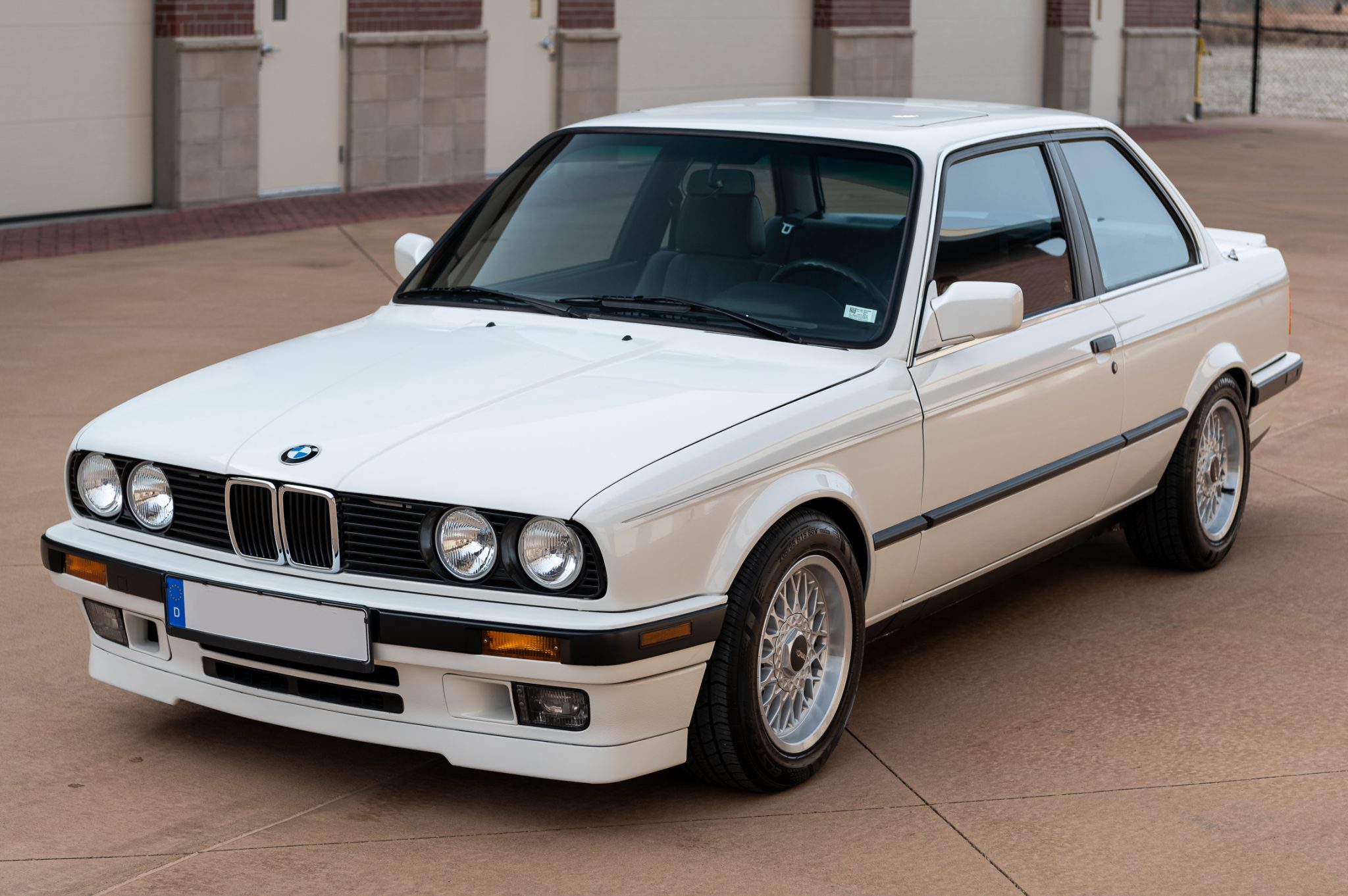BMW E30 3-Series Coupe 