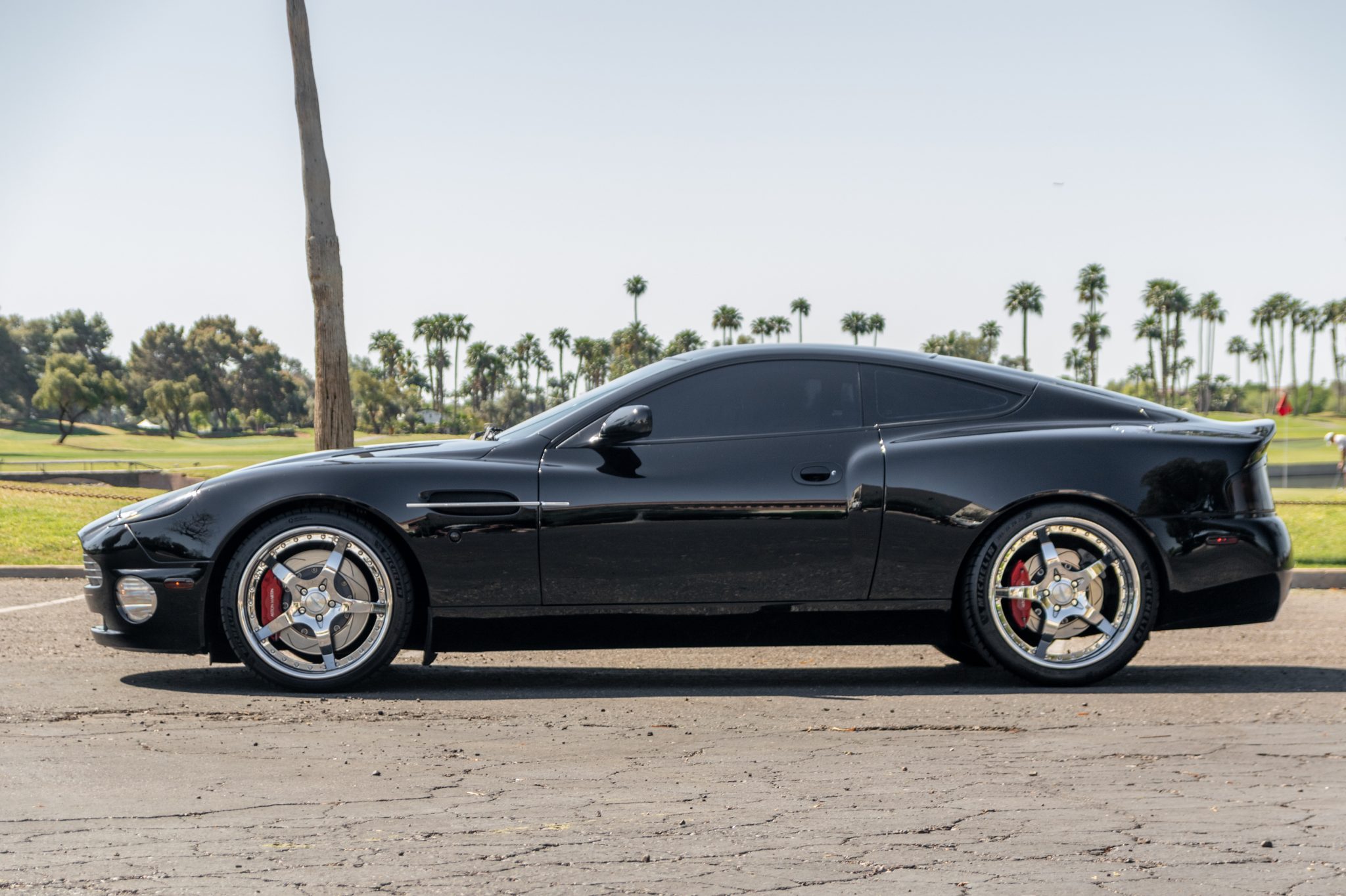 Aston Martin Vanquish 