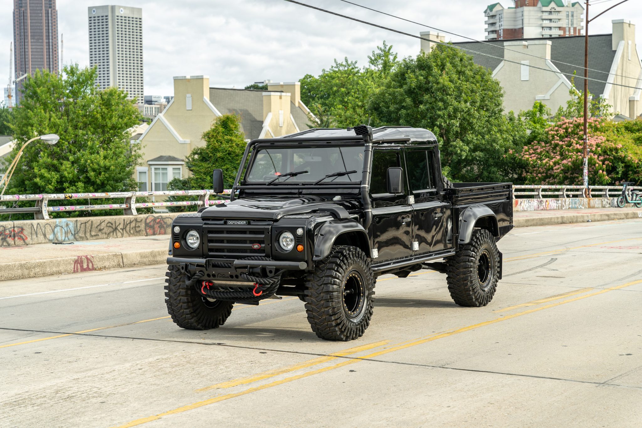 Land Rover 127 / Defender 130 