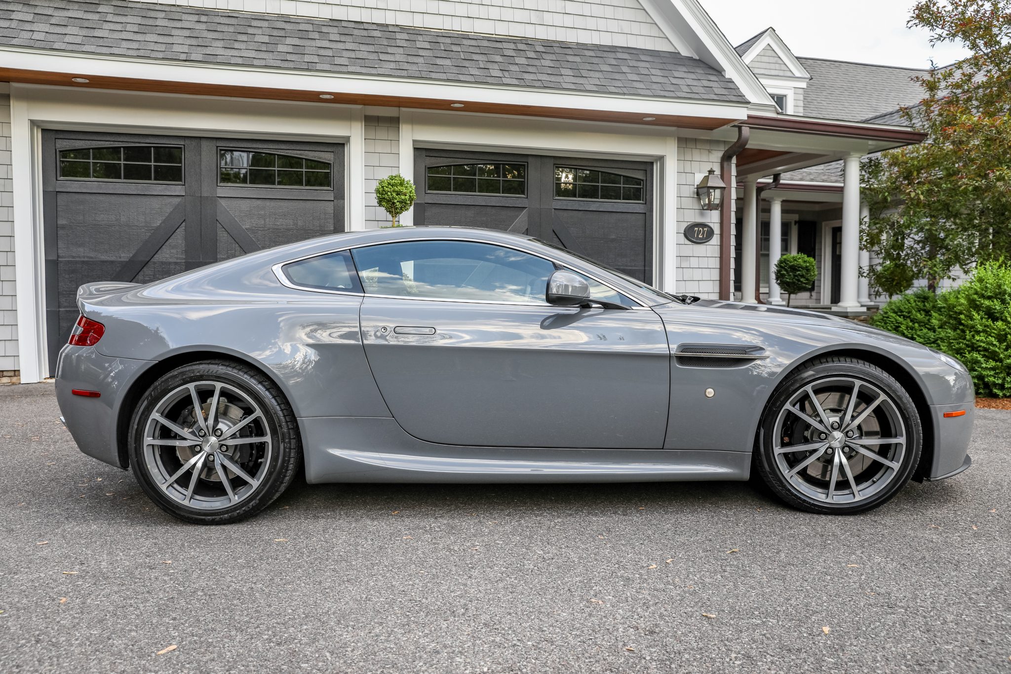 Aston Martin V8 Vantage (2006+) 