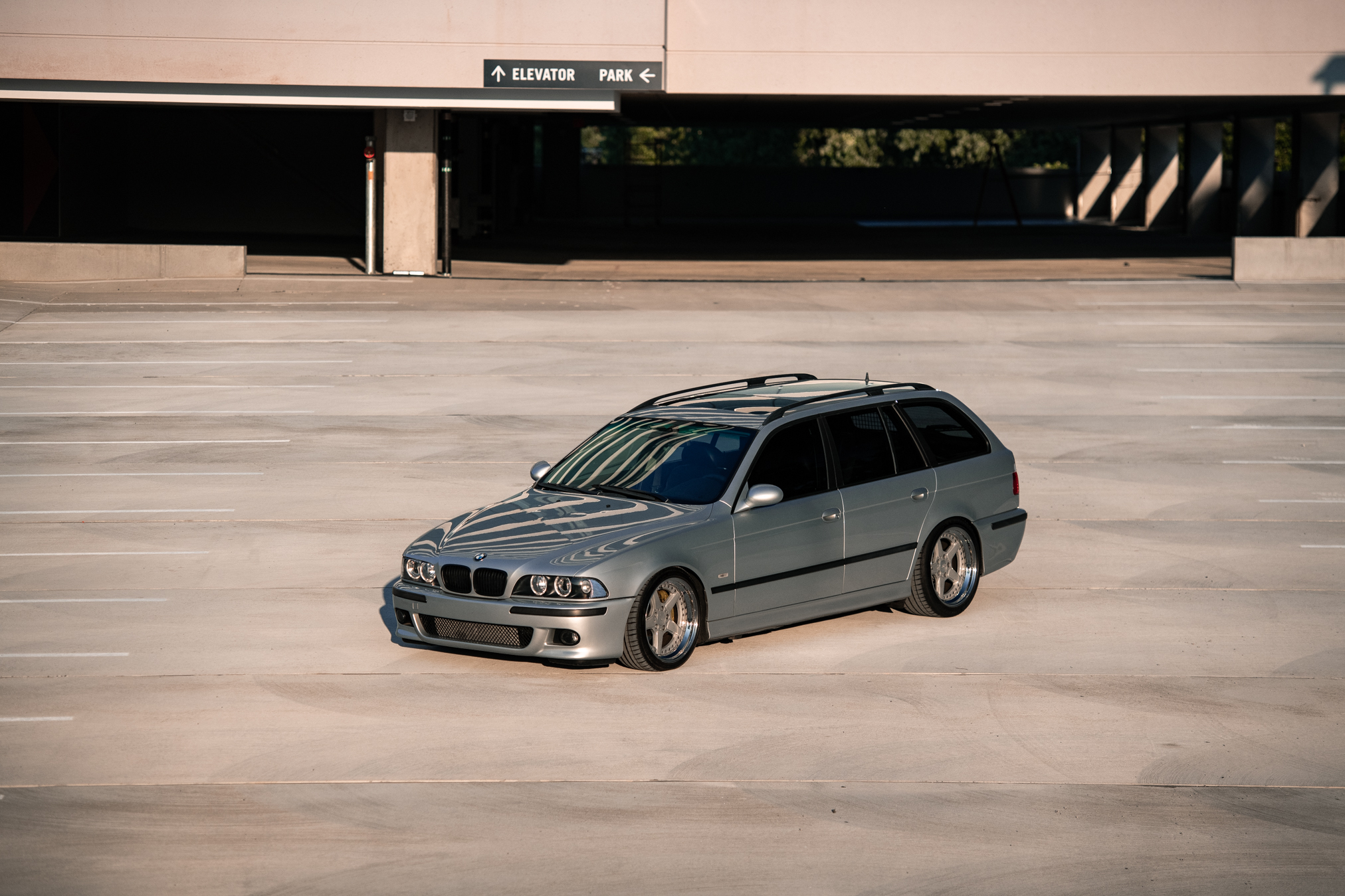 BMW E39 5-Series 