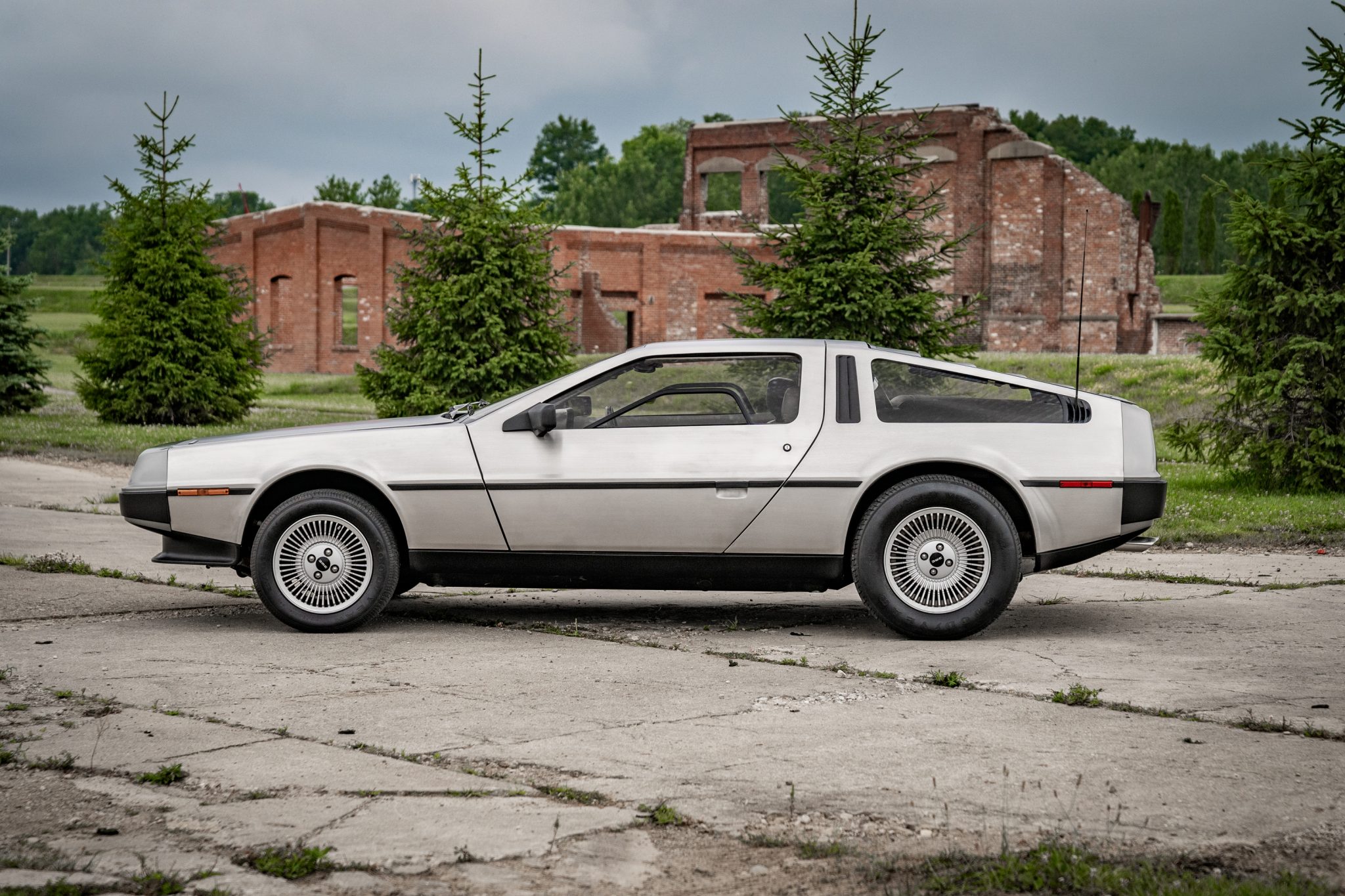 DeLorean DMC-12 