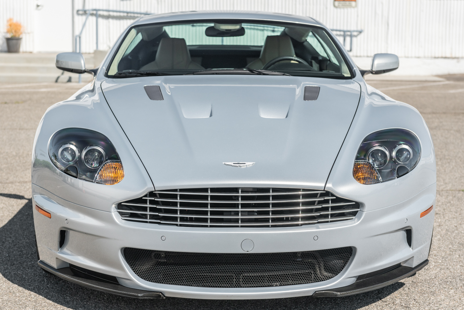 Aston Martin DBS 