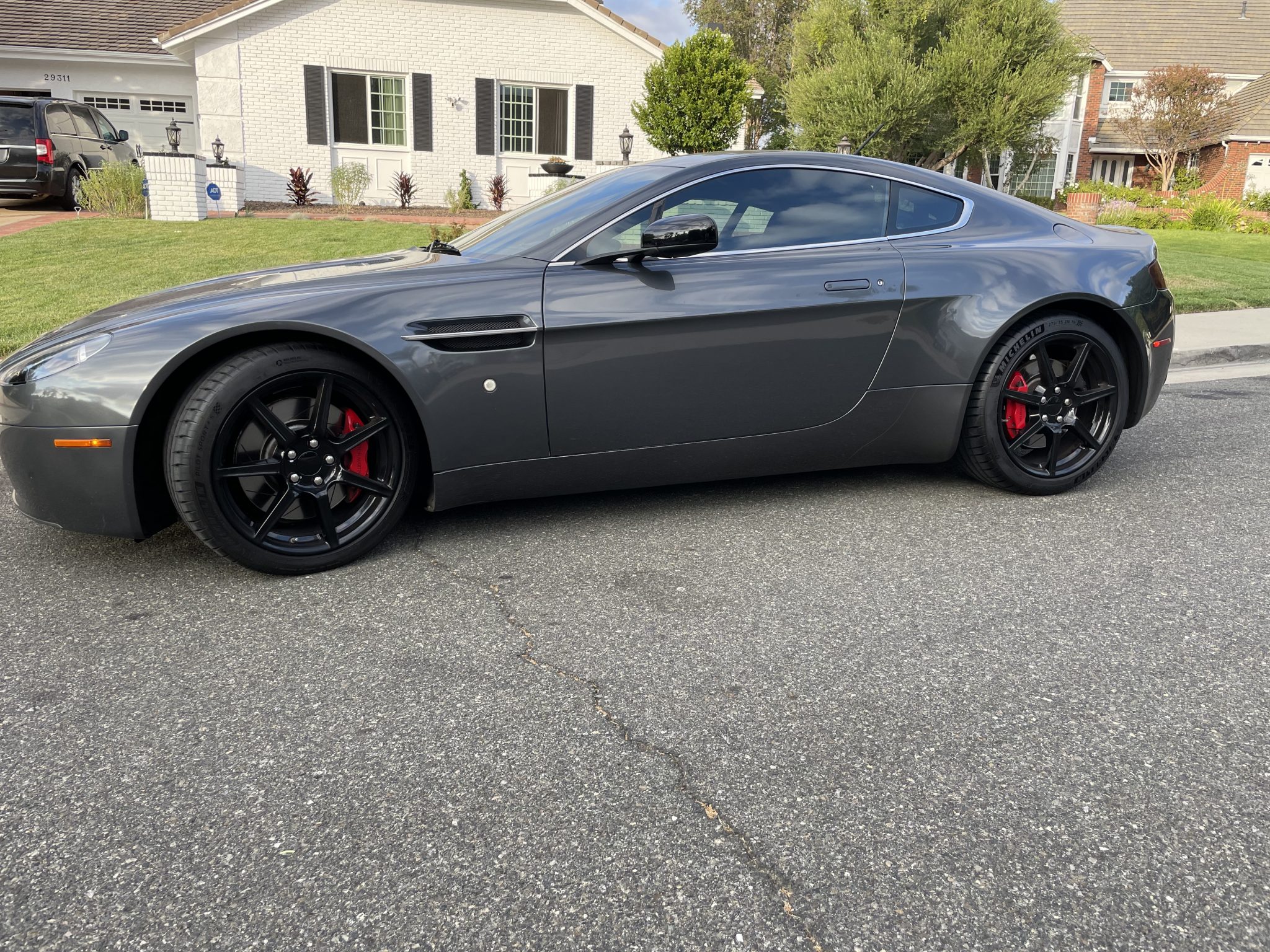 Aston Martin V8 Vantage (2006+) 