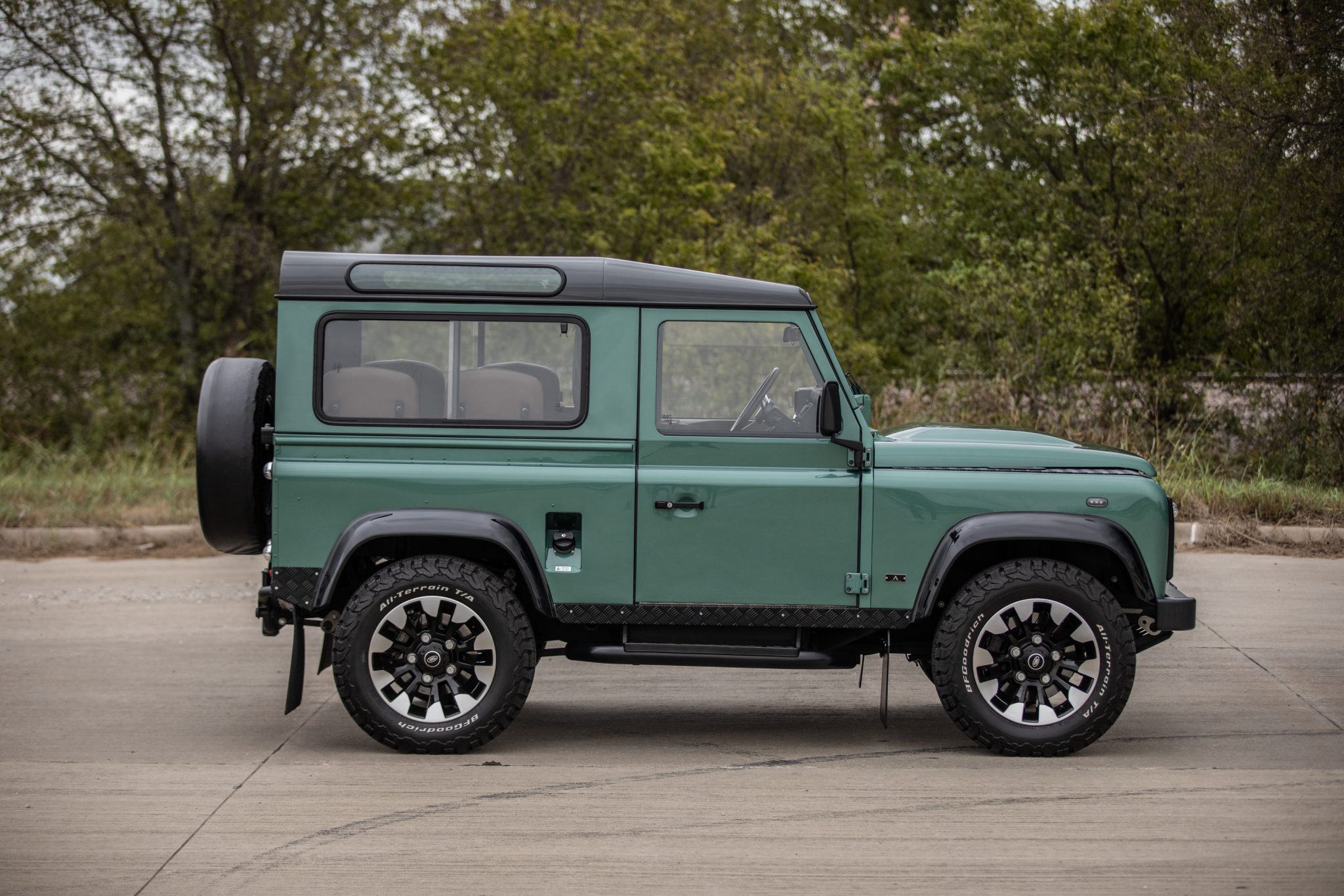 Land Rover 90 / Defender 90 (Euro Spec) 