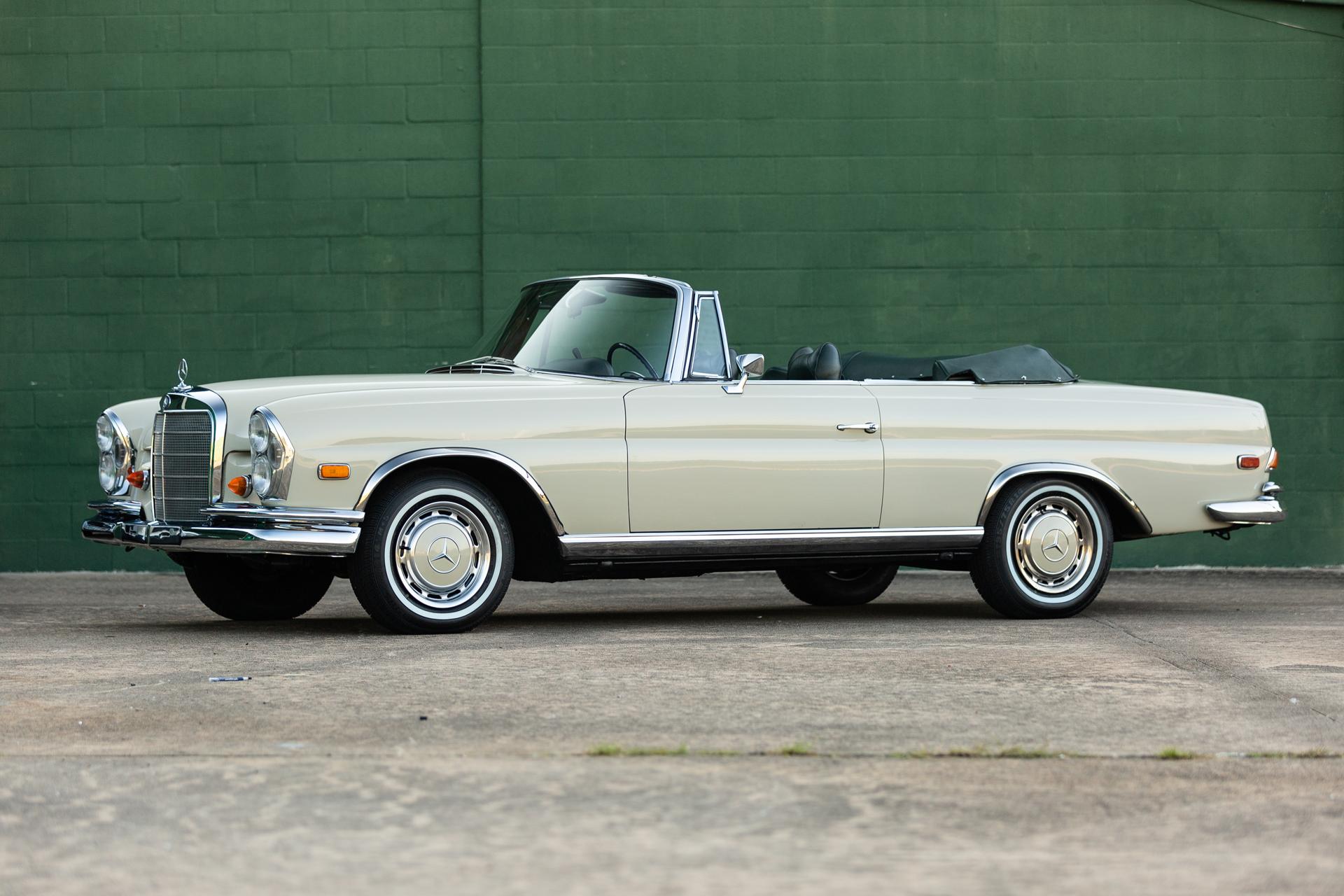 Mercedes-Benz W111 Coupe & Cabriolet 
