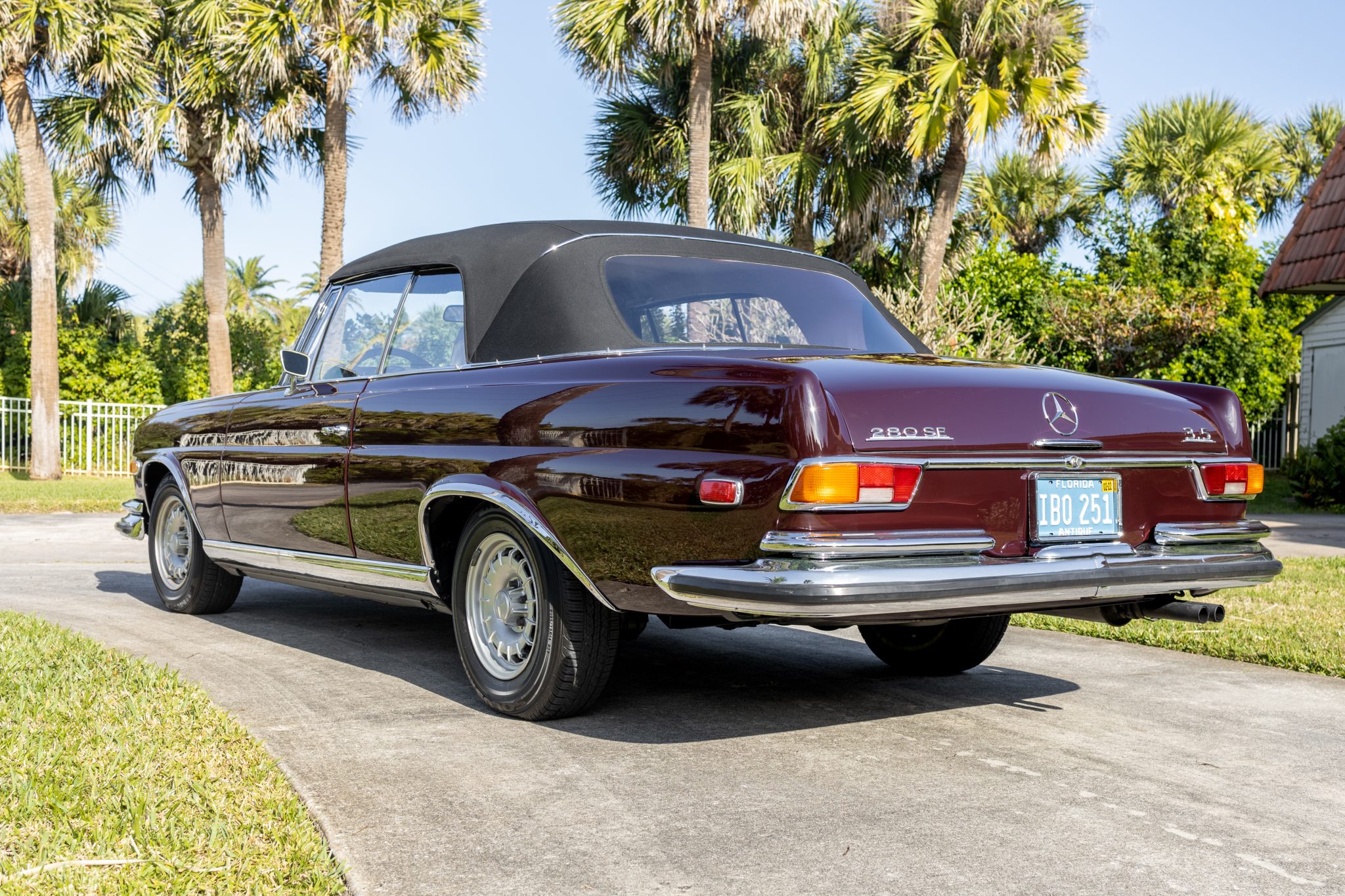 Mercedes-Benz W111 Coupe & Cabriolet 