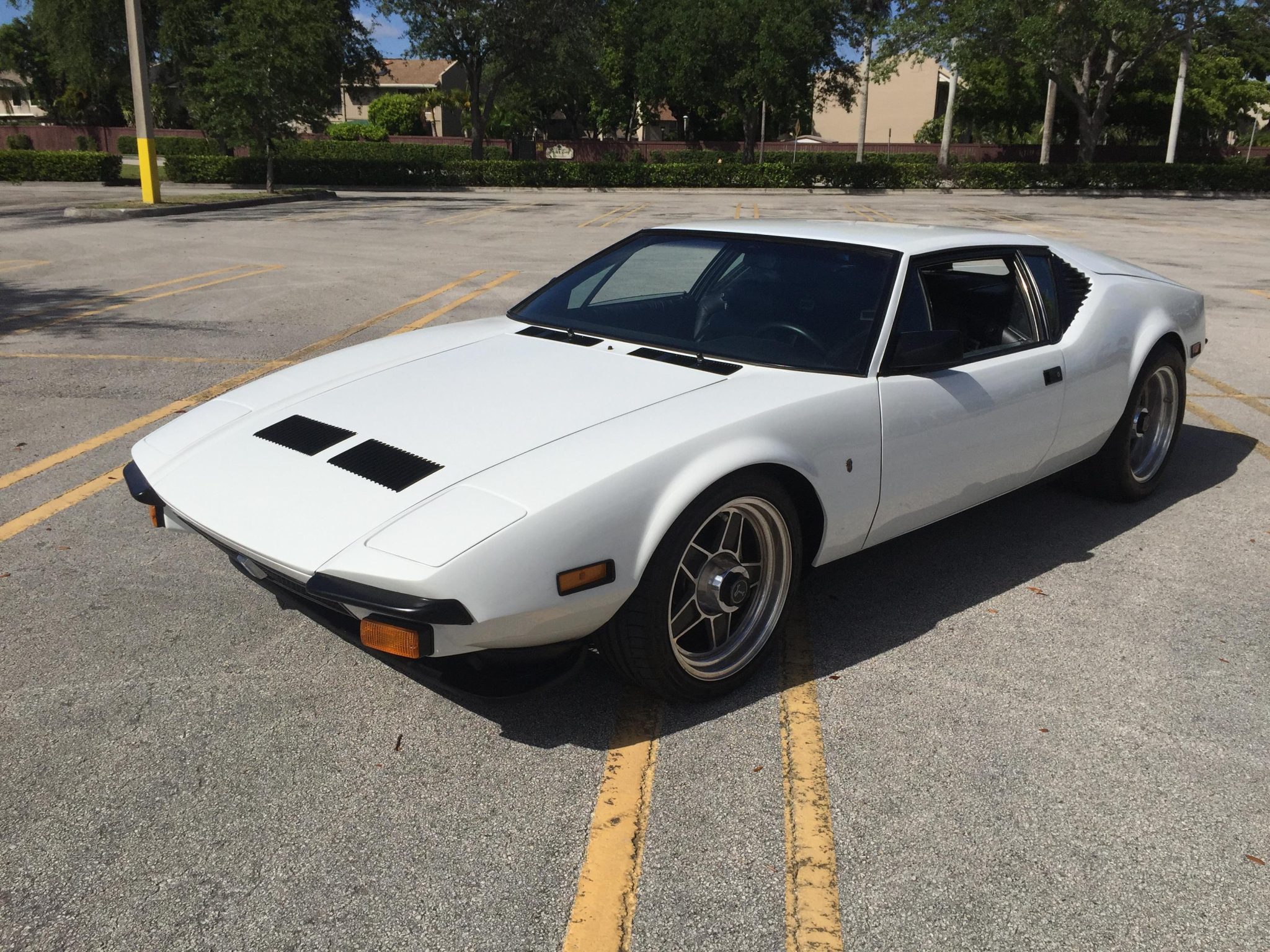 DeTomaso Pantera 