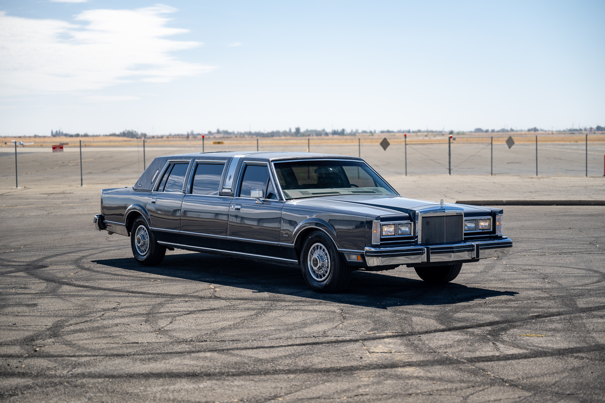 Lincoln Town Car 