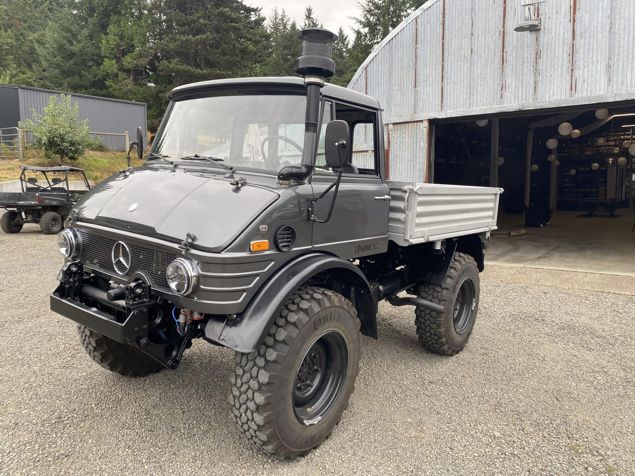 Mercedes-Benz Unimog 